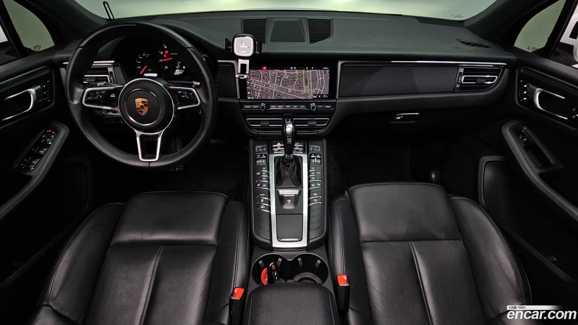 Macan Porsche 2019.11-INNER-007