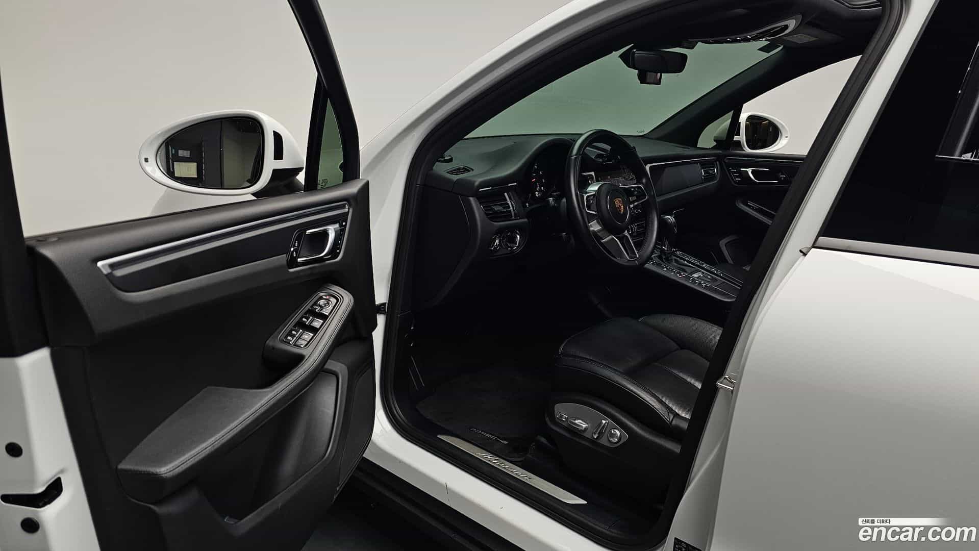 Macan Porsche 2019.11-INNER-010