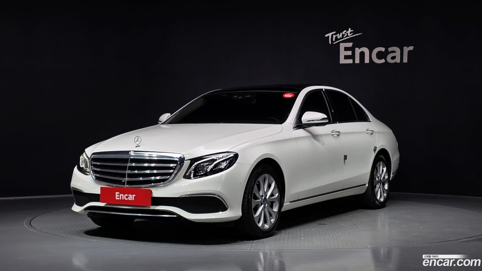 Main__Slider__Photo:E-Class Mercedes-Benz 2017.2-0