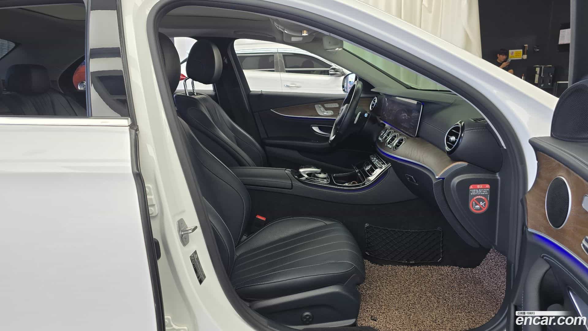 E-Class Mercedes-Benz 2017.2-OPTION-015