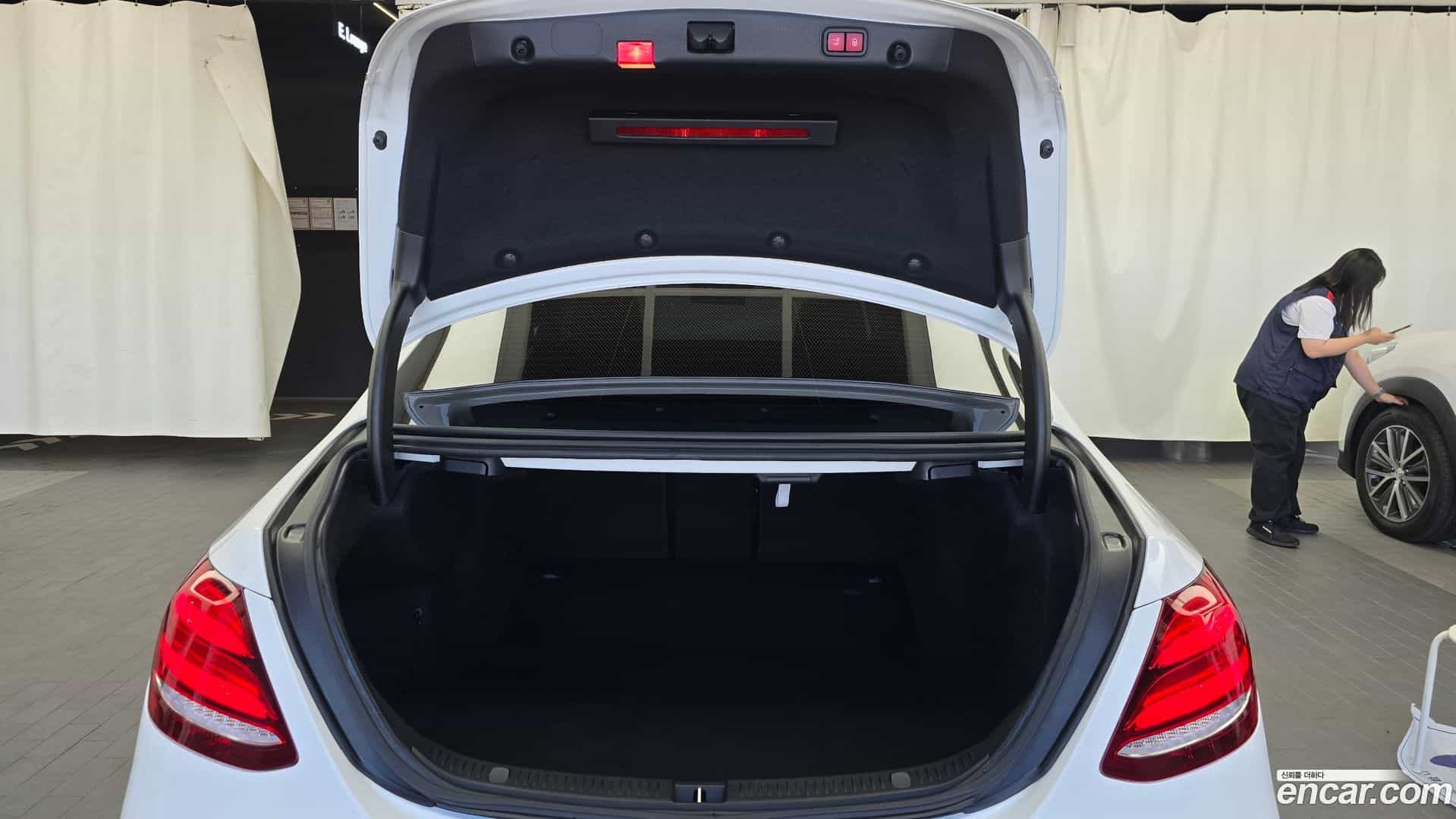 E-Class Mercedes-Benz 2017.2-OPTION-024