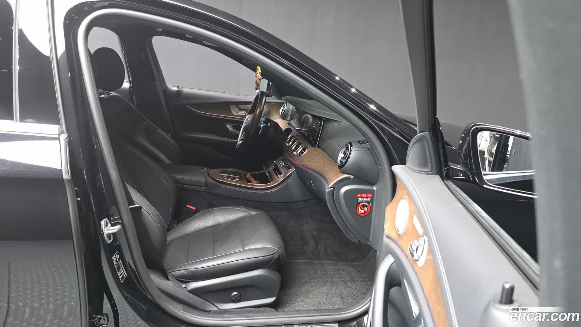 E-Class Mercedes-Benz 2020.11-OPTION-015