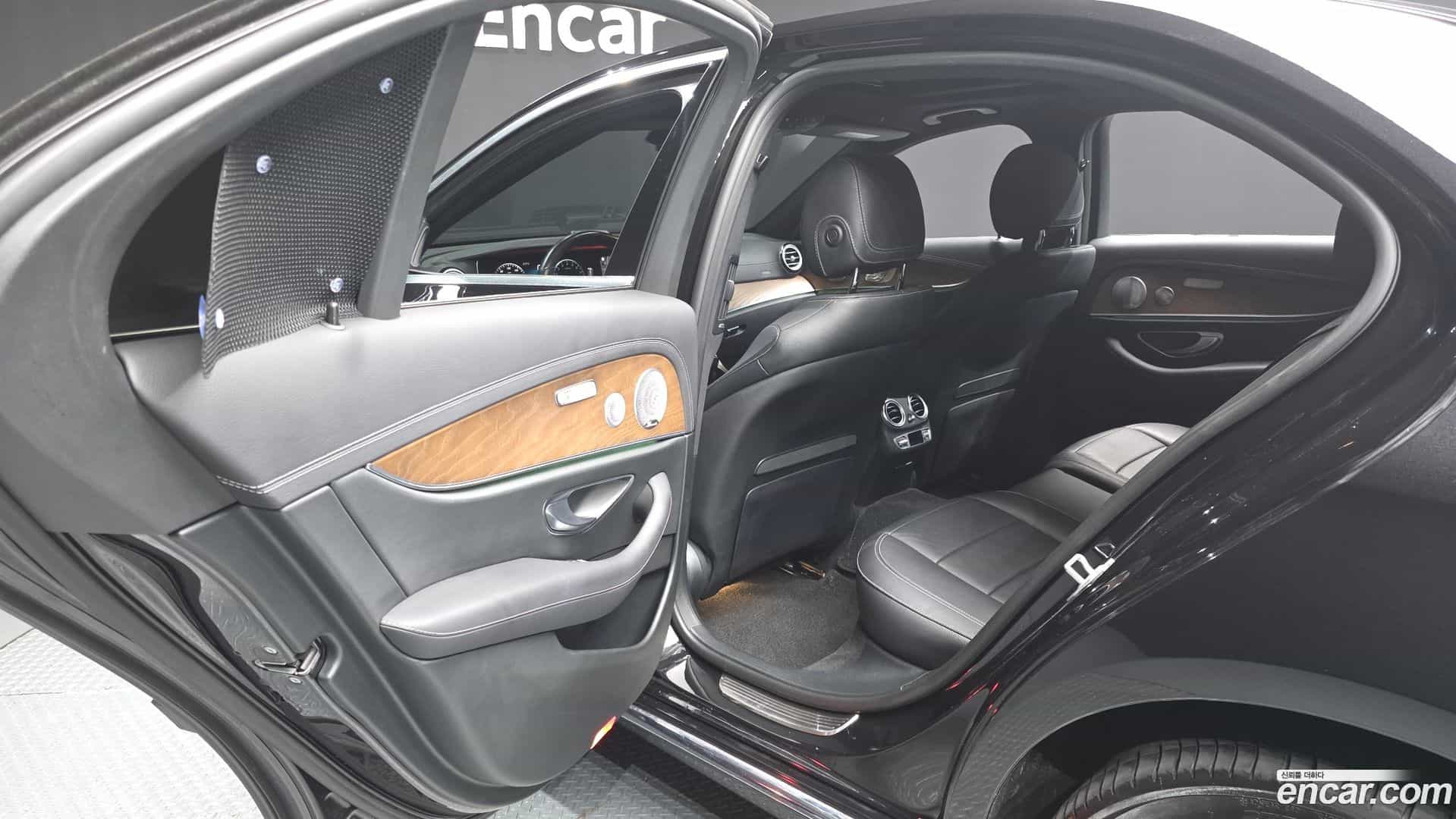 E-Class Mercedes-Benz 2020.11-INNER-036
