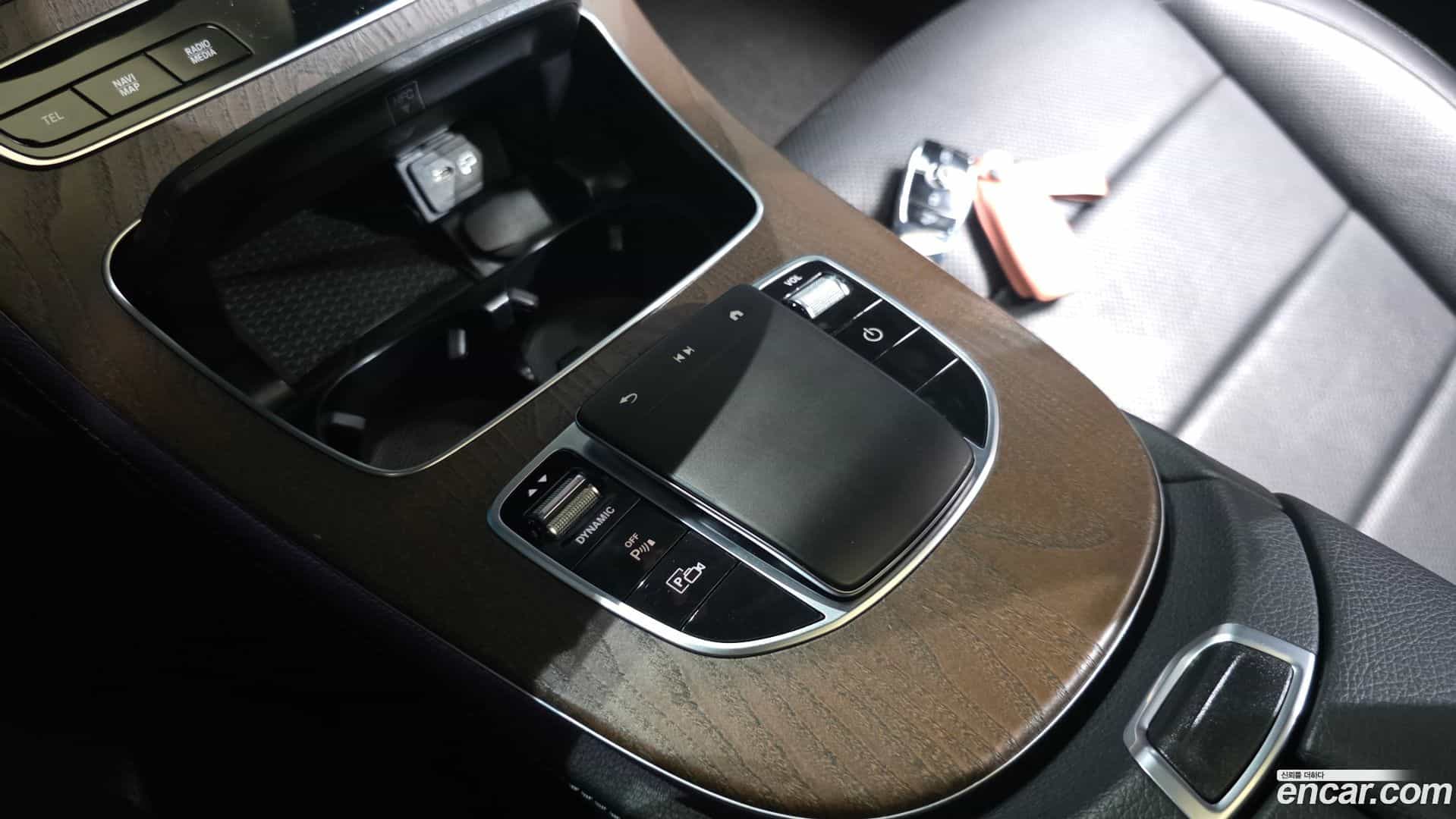 E-Class Mercedes-Benz 2020.11-OPTION-046