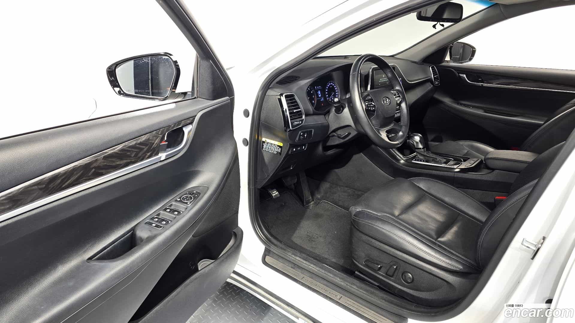 Grandeur Hyundai 2018.5-INNER-010