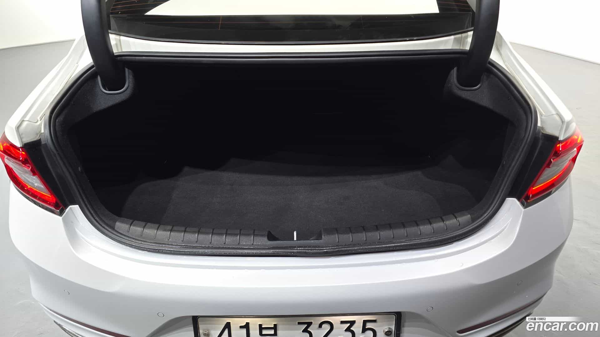 Grandeur Hyundai 2018.5-OPTION-023