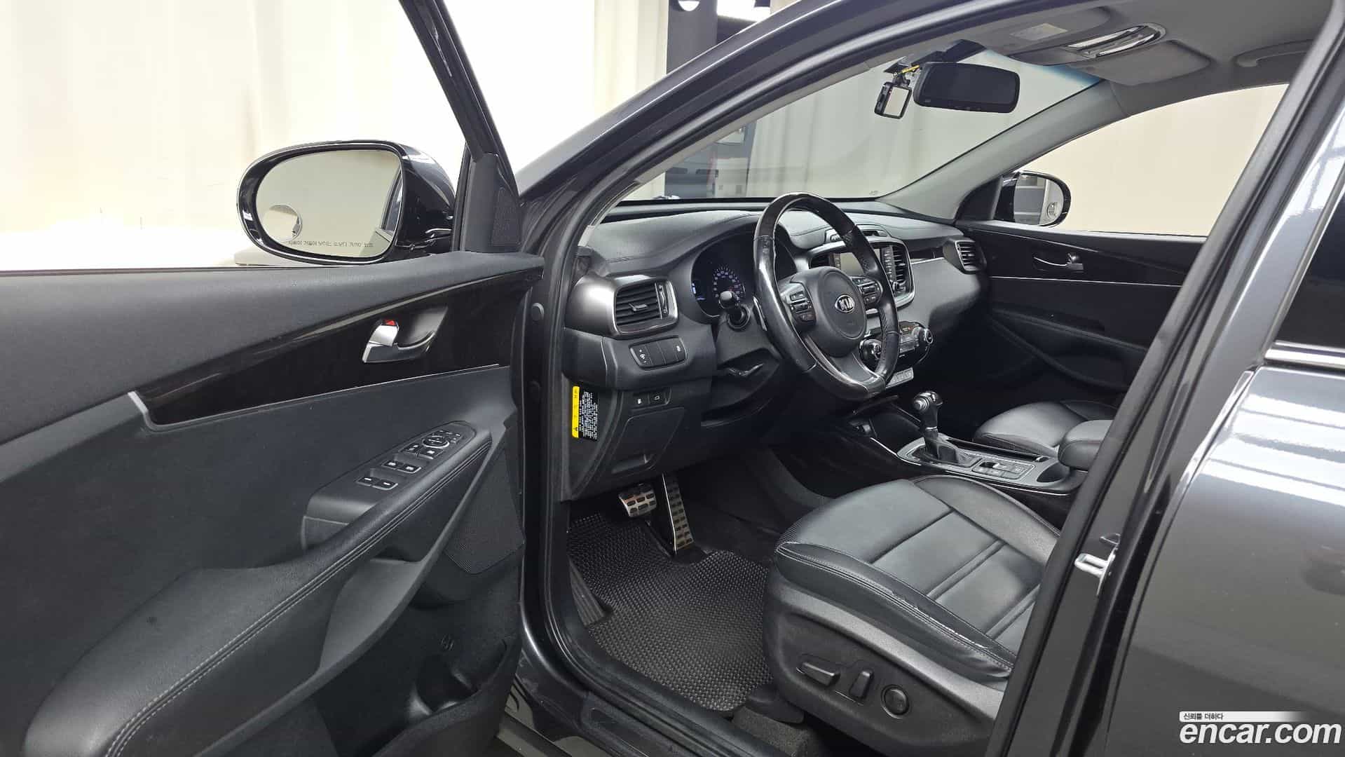 Sorento Kia 2017.3-INNER-010