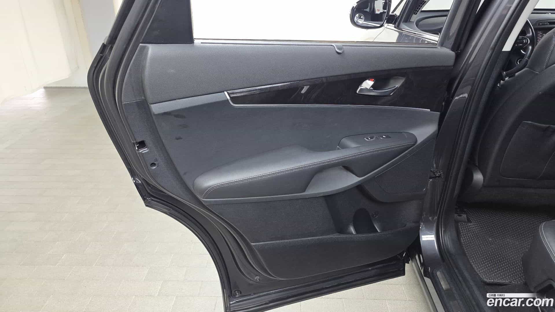 Sorento Kia 2017.3-INNER-035
