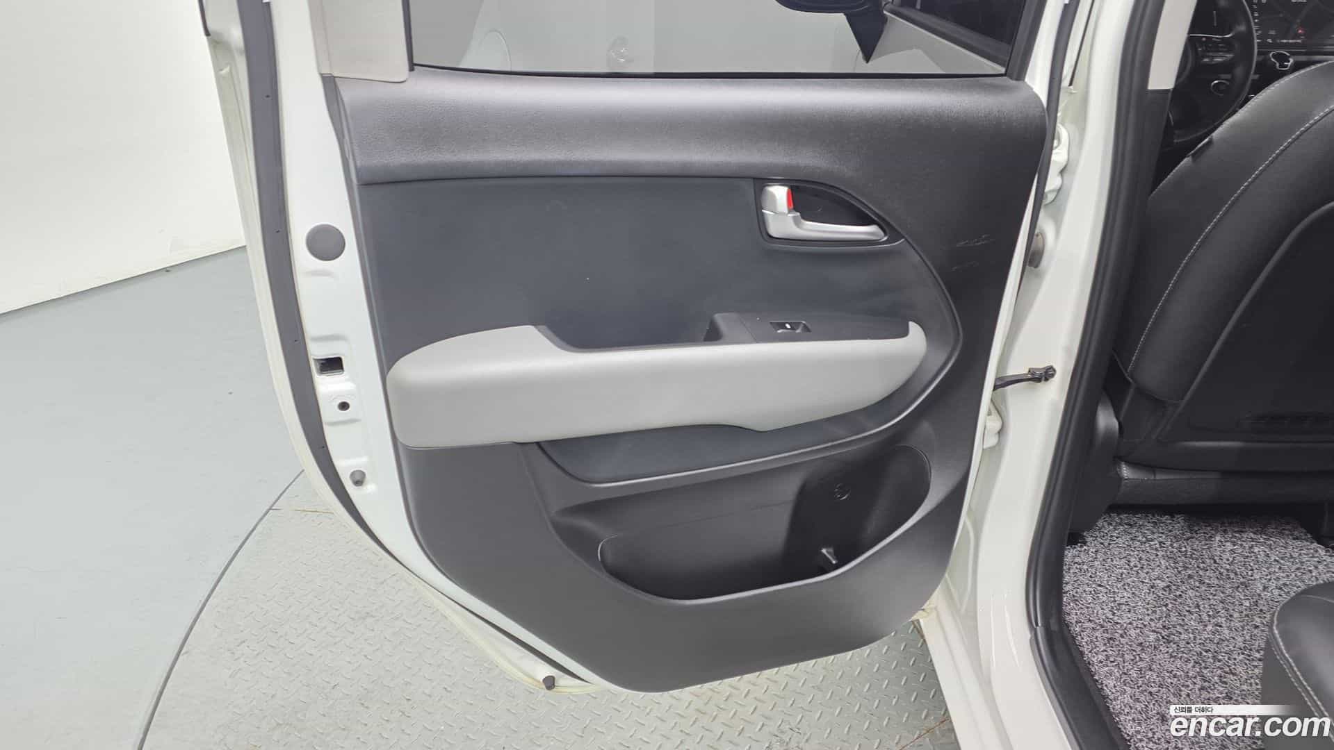 RAY Kia 2023.4-INNER-035