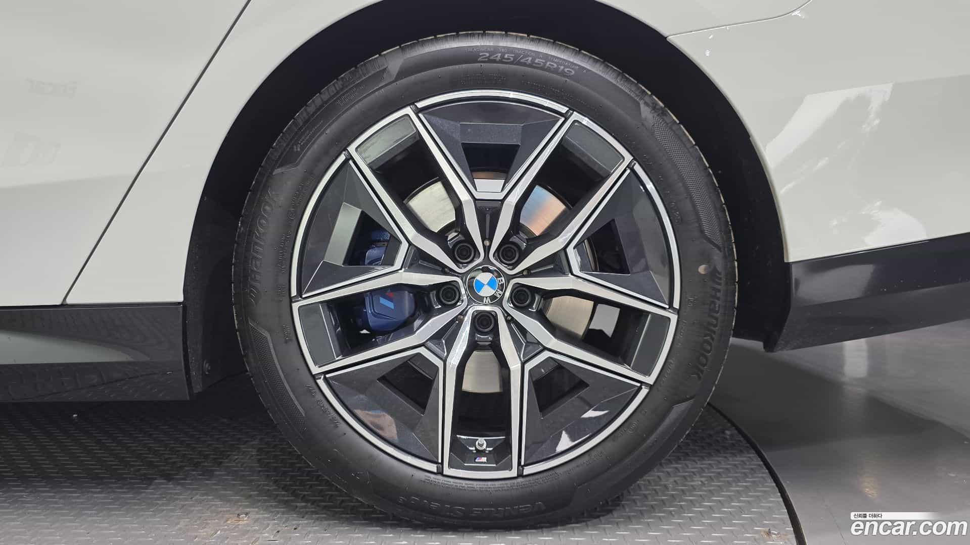 5-Series BMW 2025.4-OUTER-031