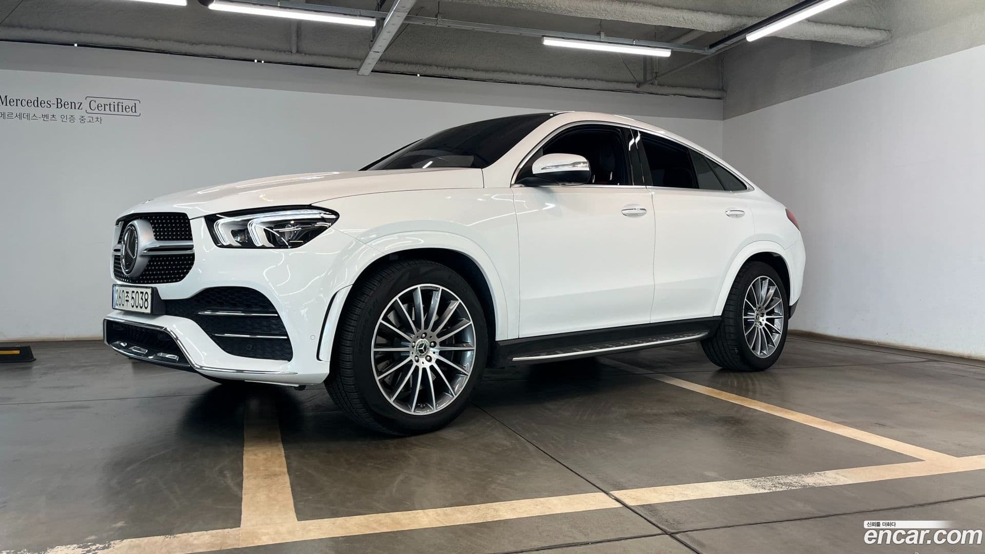 Main__Slider__Photo:GLE-Class Mercedes-Benz 2023.11-0