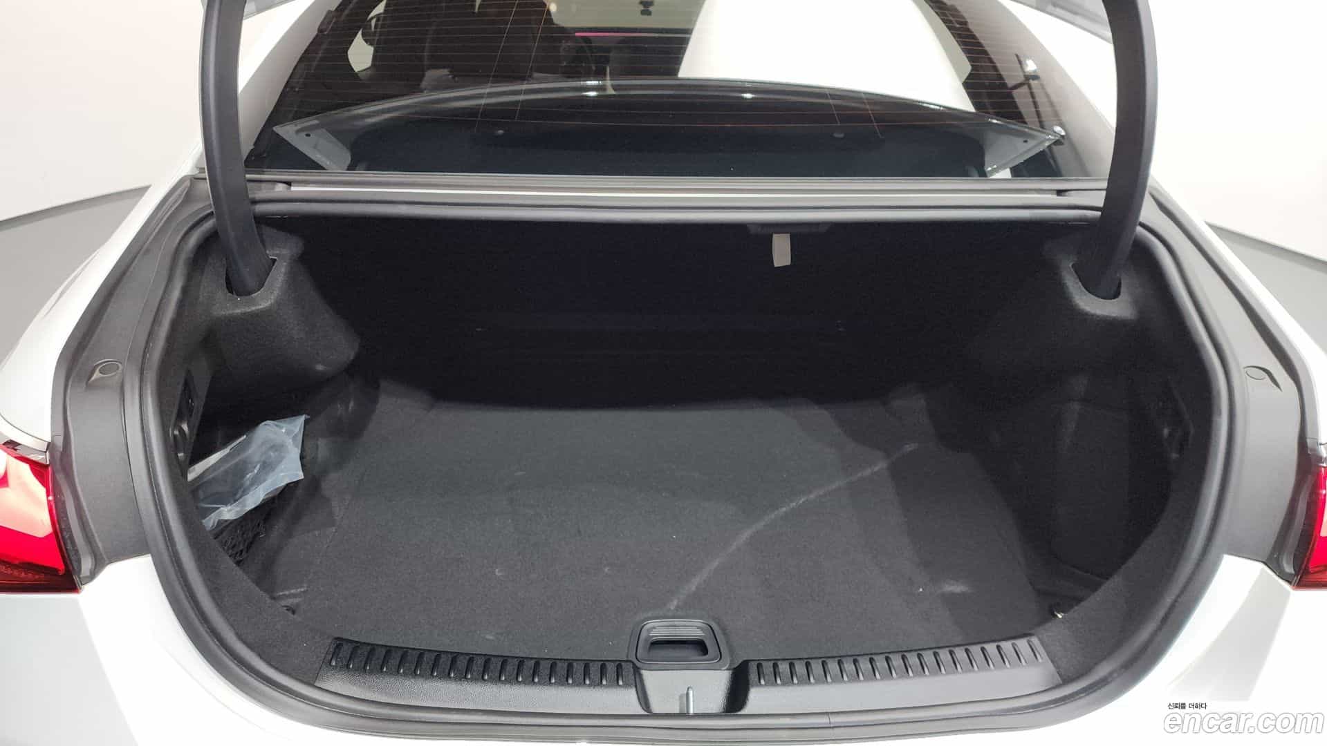 E-Class Mercedes-Benz 2024.6-OPTION-024