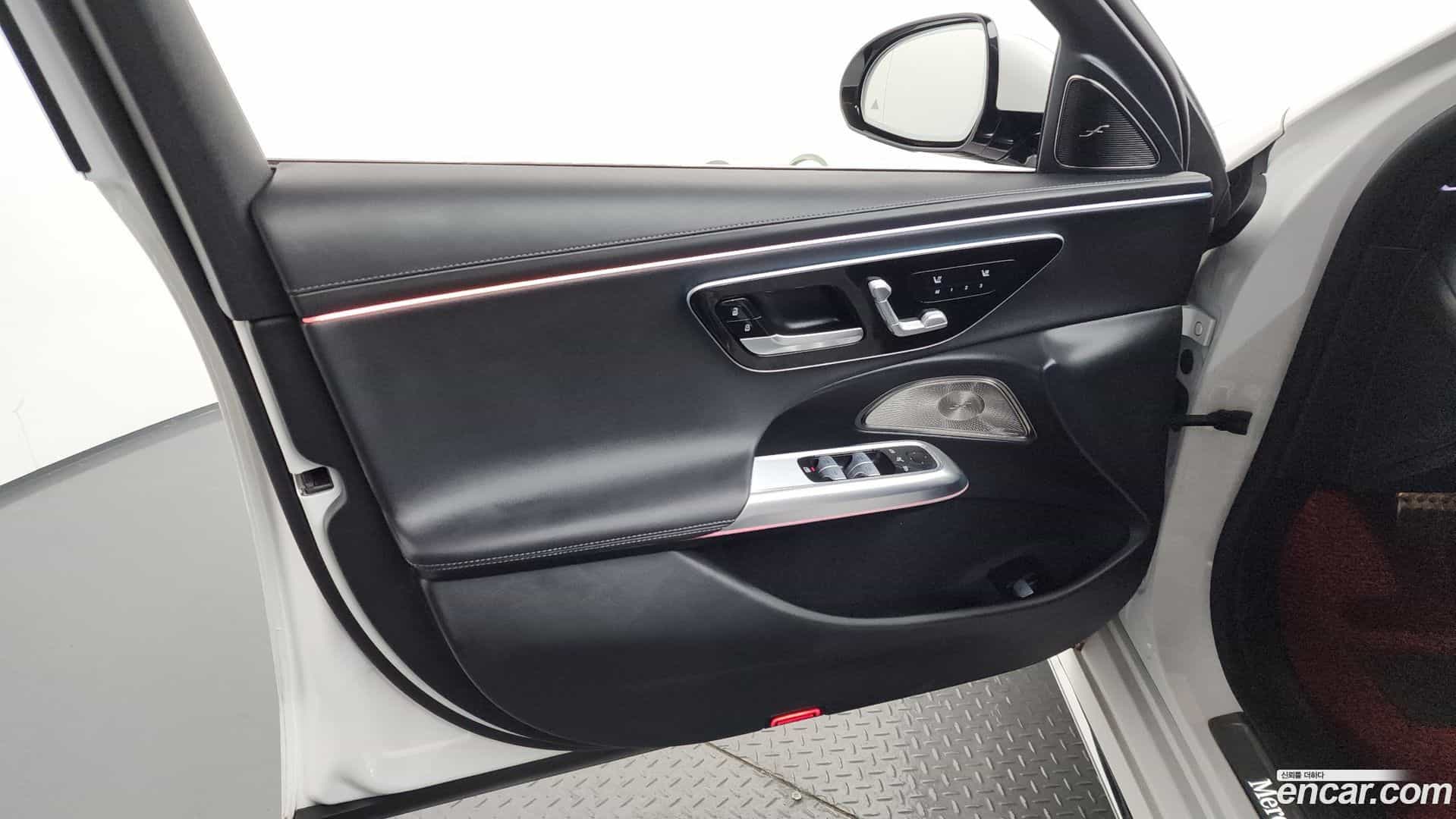 E-Class Mercedes-Benz 2024.6-INNER-034