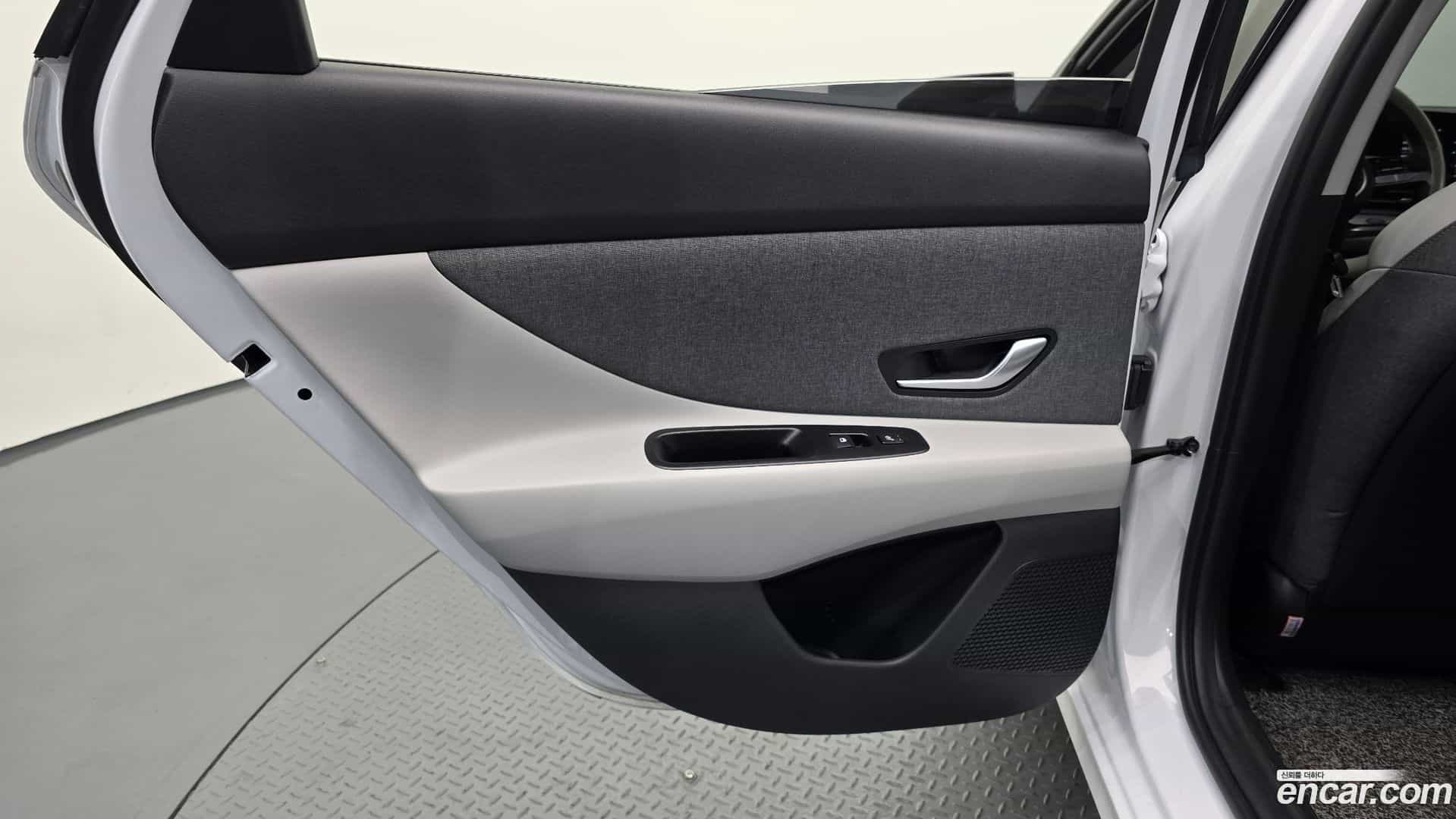 AVANTE Hyundai 2022.2-INNER-035