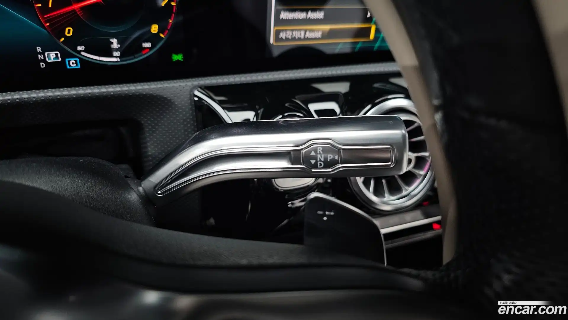 CLA-Class Mercedes-Benz 2020.2-INNER-009