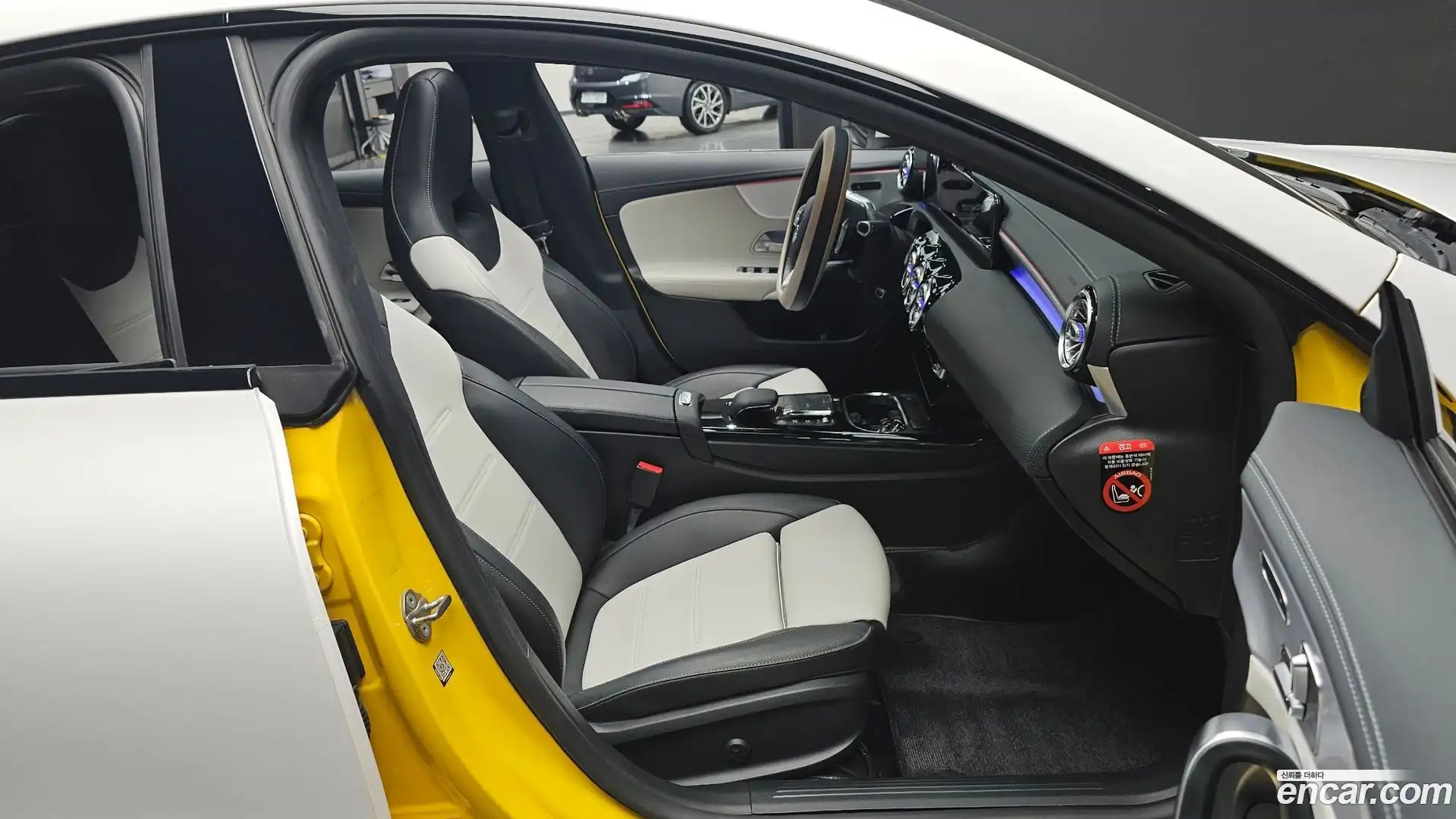 CLA-Class Mercedes-Benz 2020.2-INNER-010