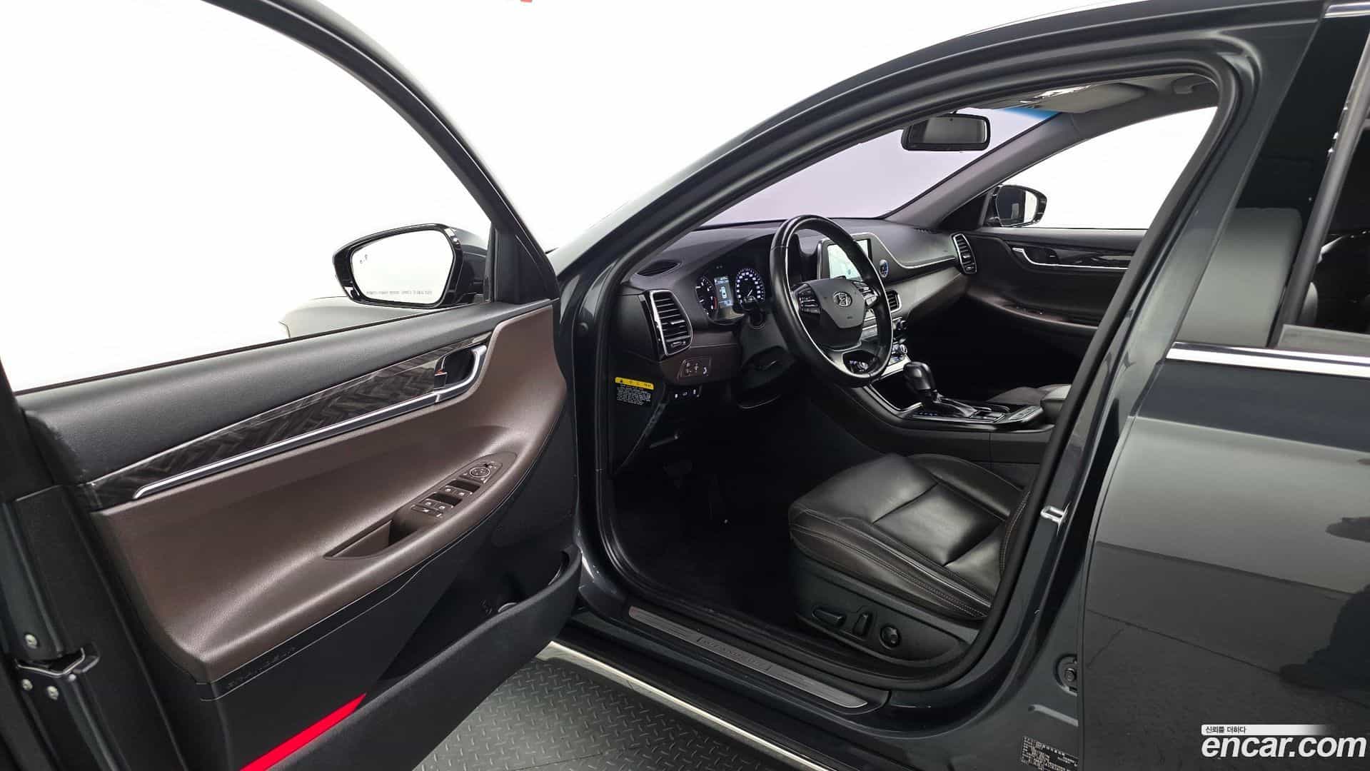 Grandeur Hyundai 2017.2-INNER-010