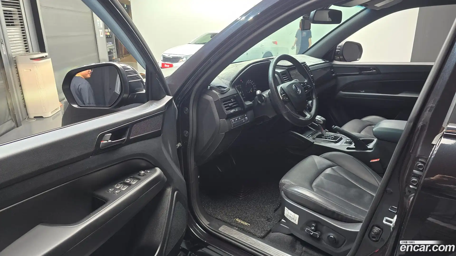 Rexton KG Mobility 2020.8-INNER-010