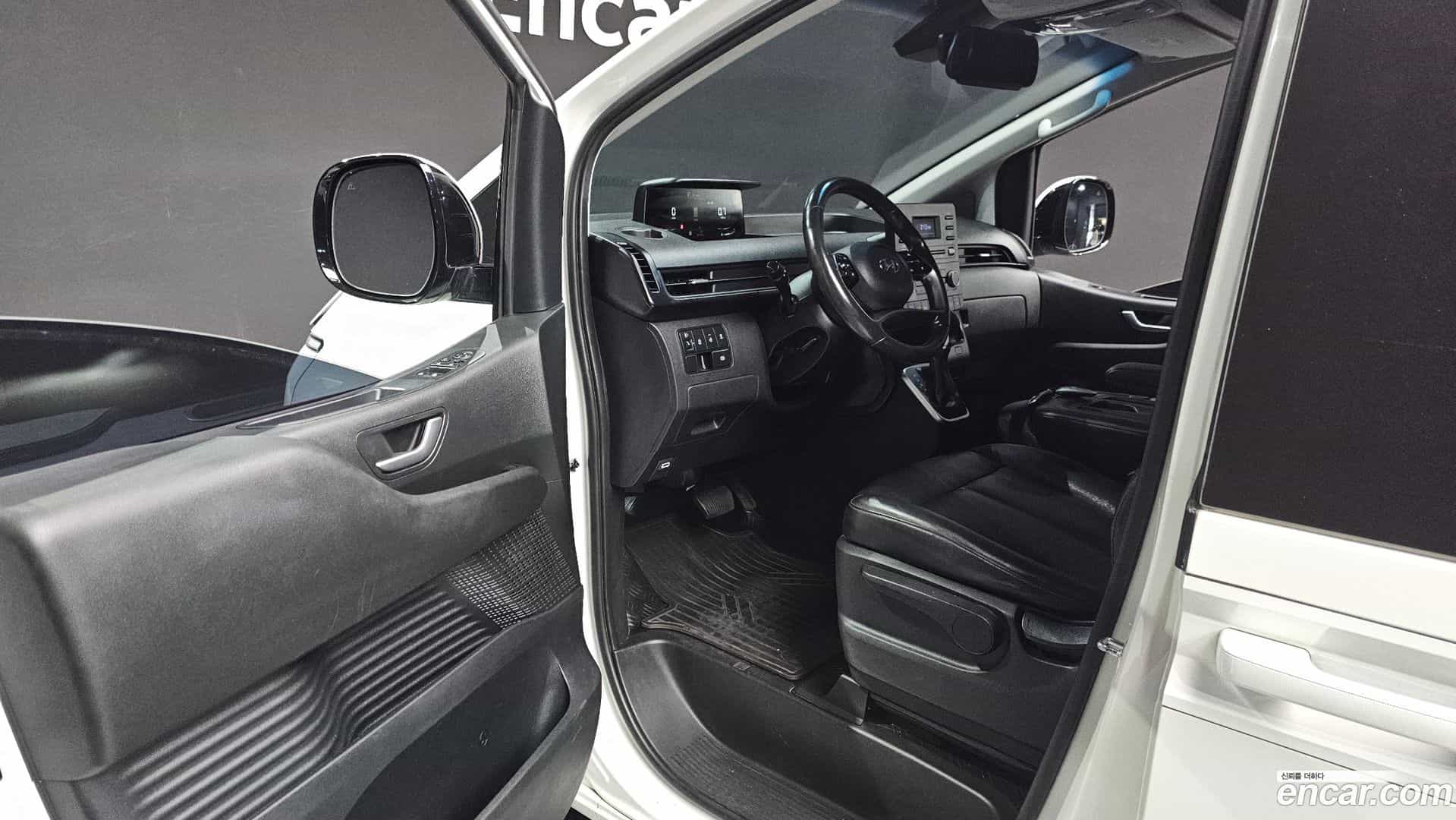 Staria Hyundai 2022.1-INNER-010