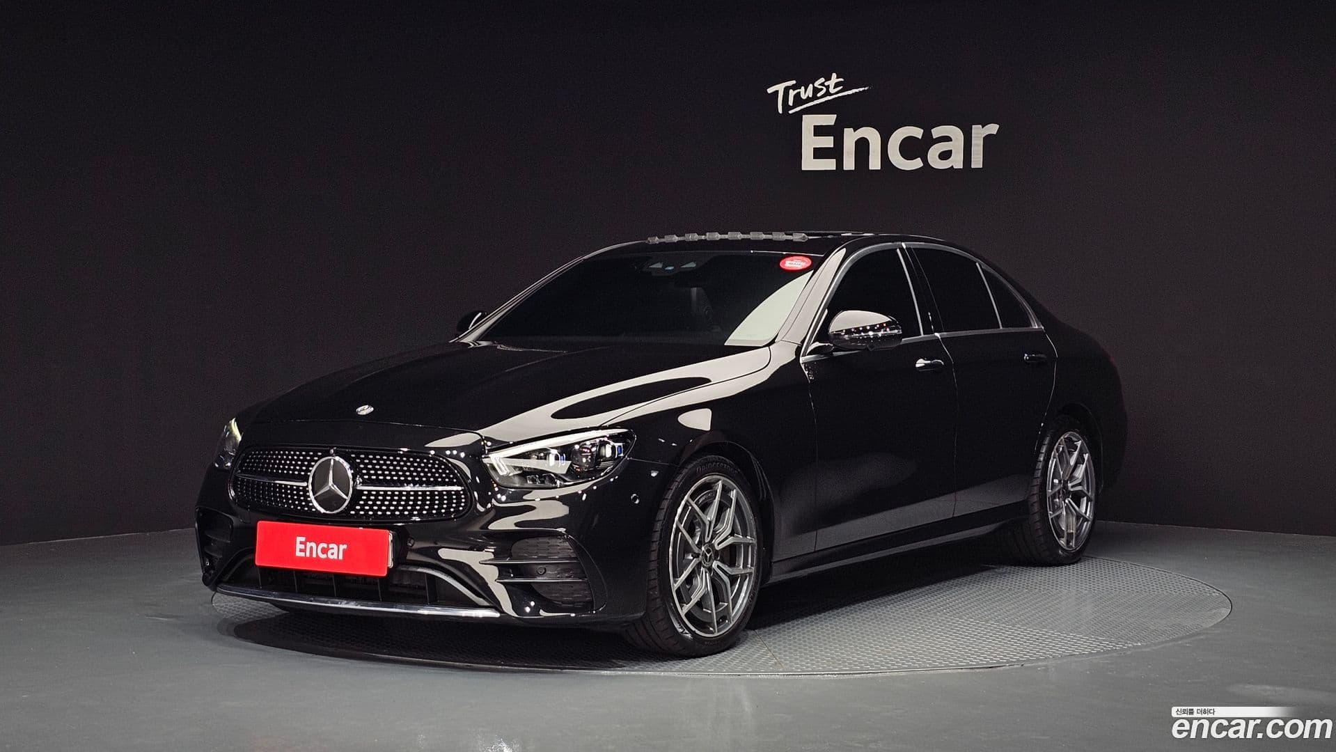 Main__Slider__Photo:E-Class Mercedes-Benz 2020.11-0