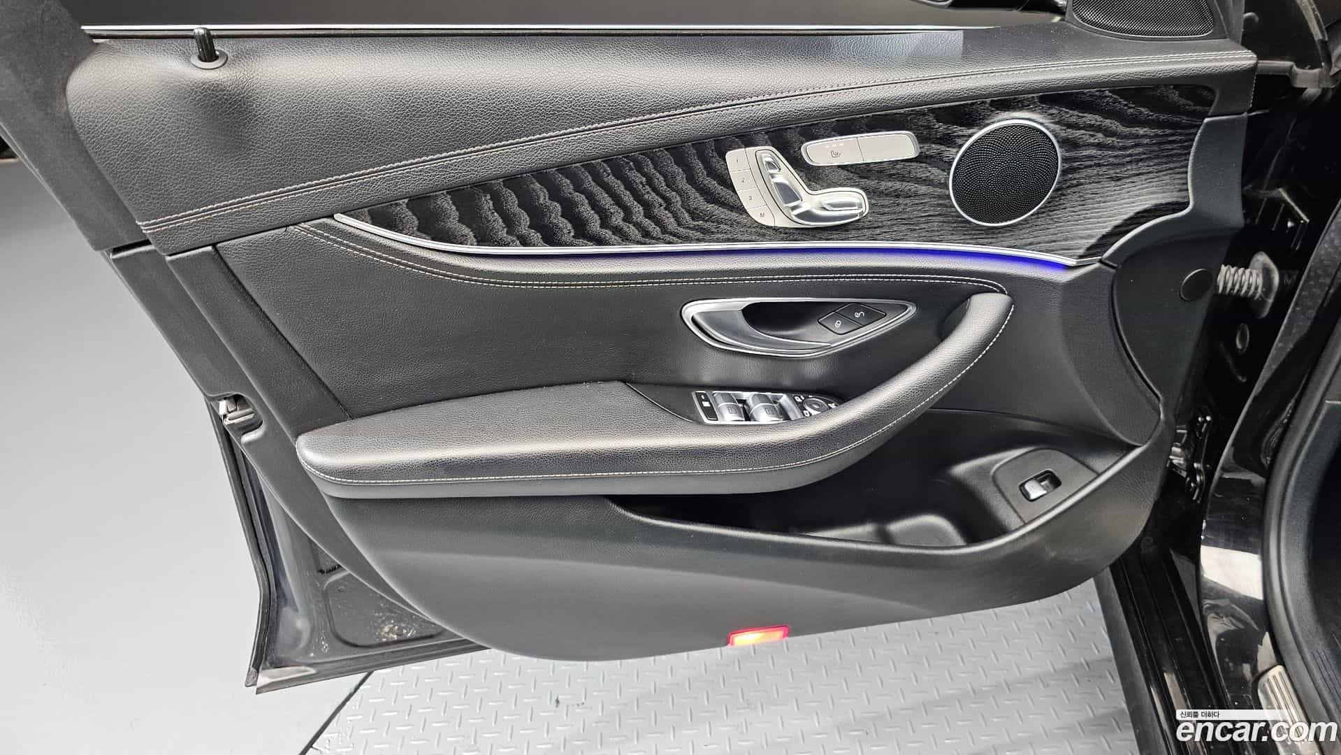 E-Class Mercedes-Benz 2020.11-OPTION-022