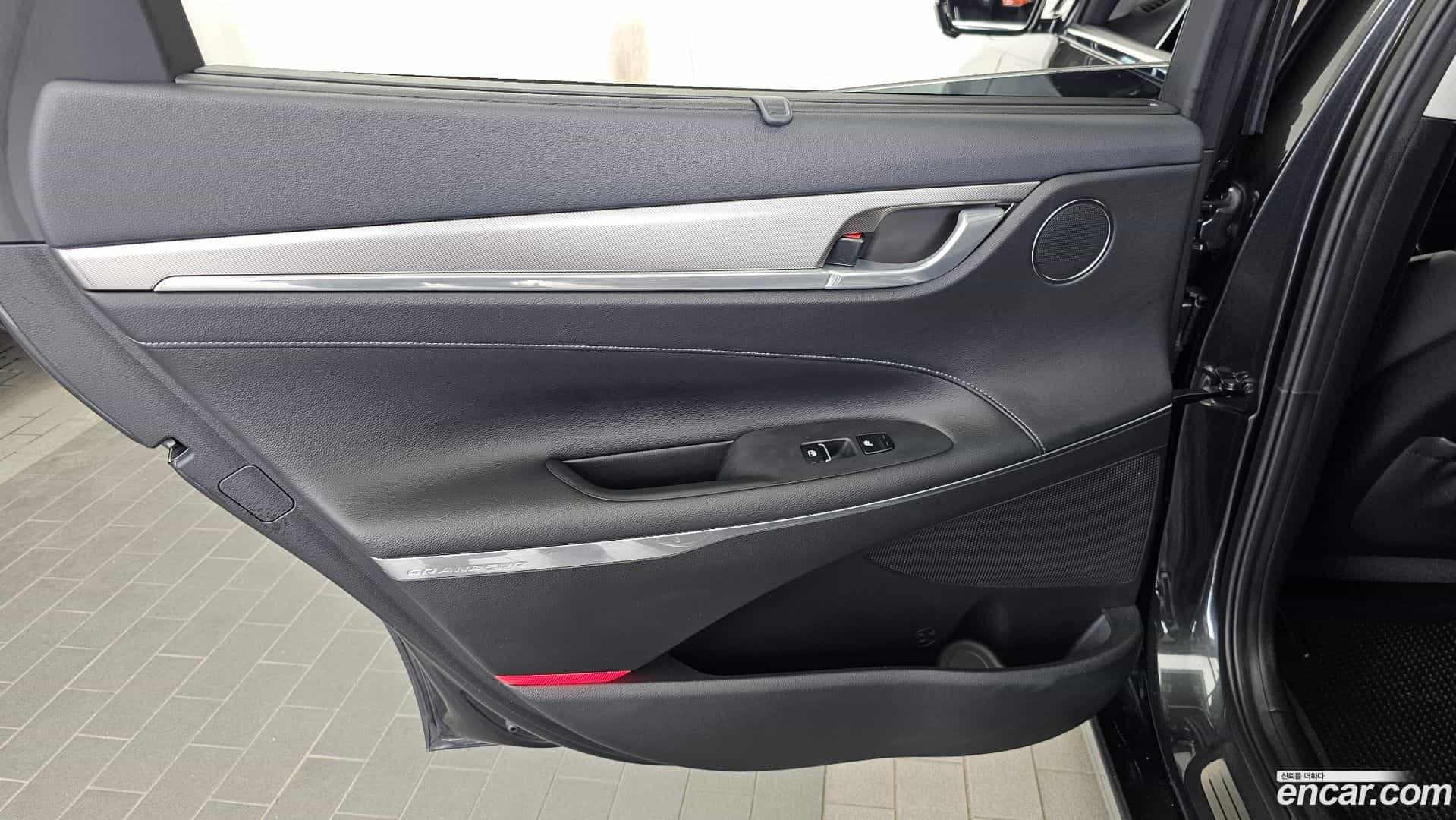 Grandeur Hyundai 2019.10-INNER-035