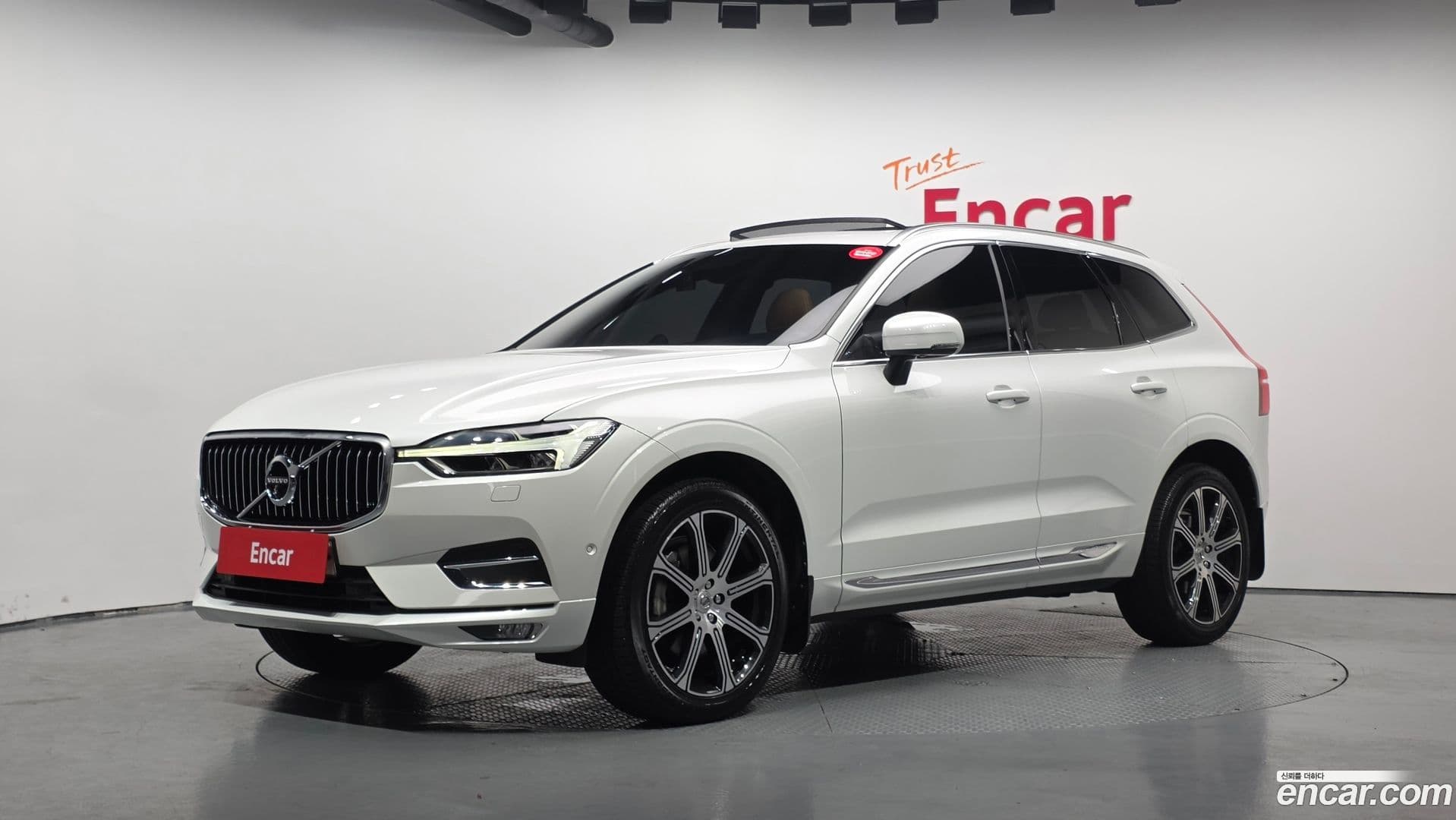 Main__Slider__Photo:XC60 Volvo 2018.5-0