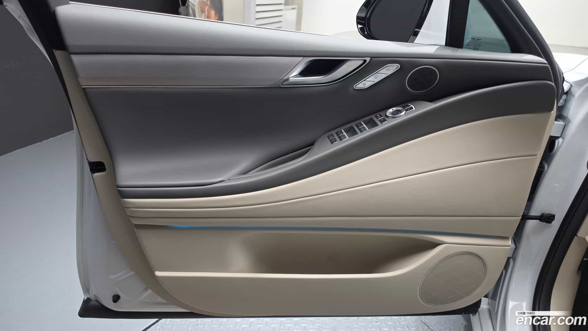 G80 Genesis 2025.3-INNER-034