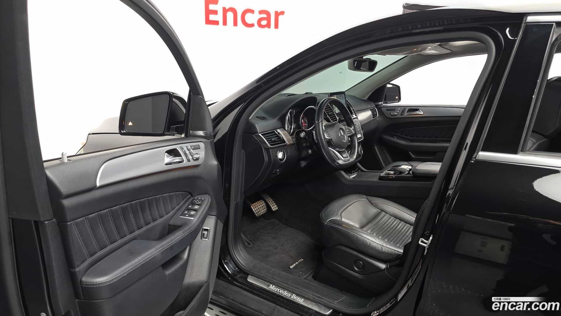 GLE-Class Mercedes-Benz 2017.0-INNER-010