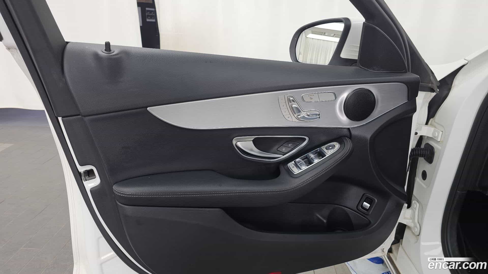 C-Class Mercedes-Benz 2017.11-INNER-034