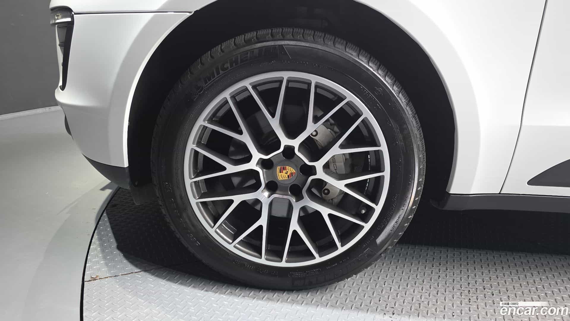 Macan Porsche 2017.11-OUTER-005