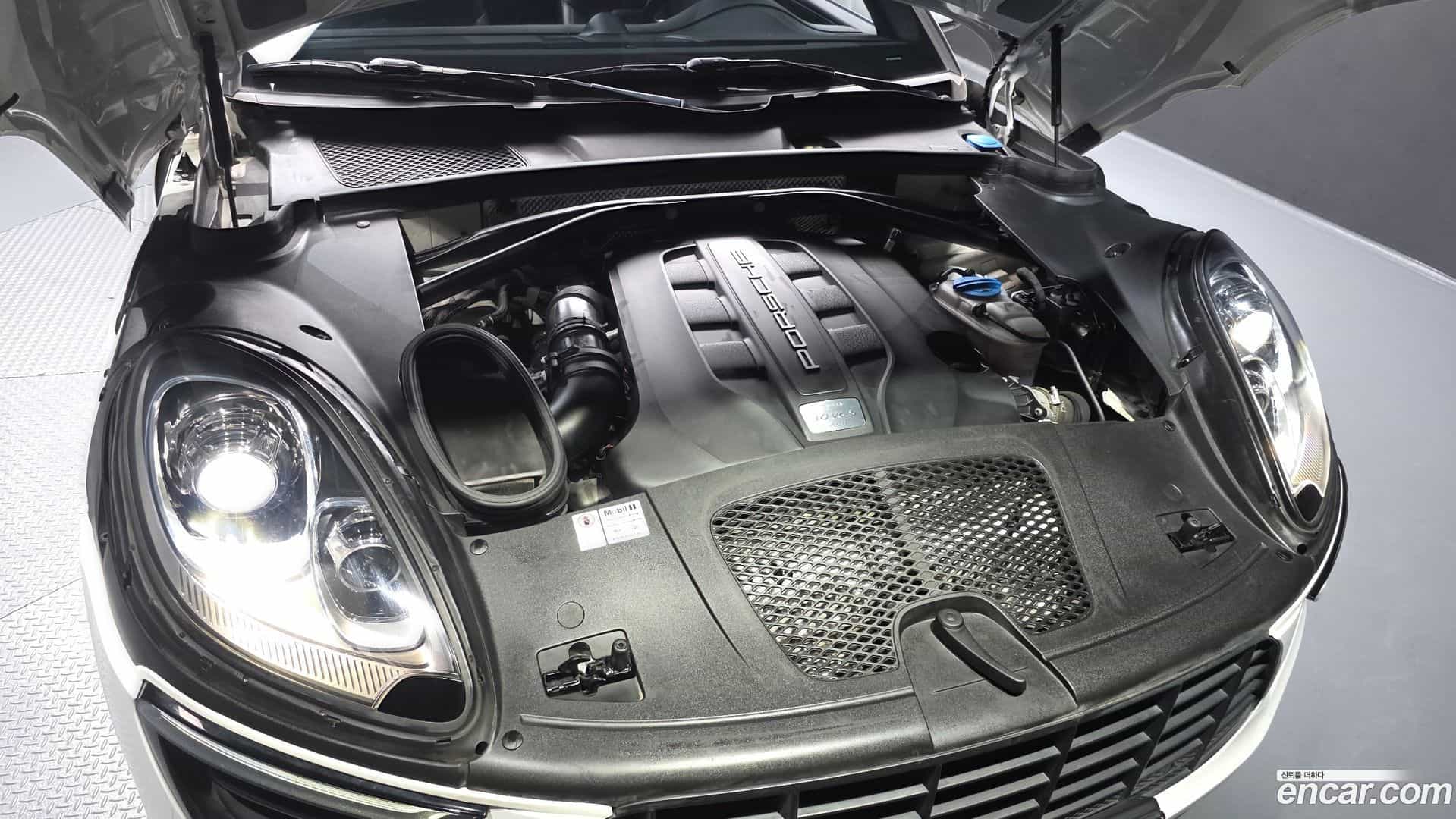 Macan Porsche 2017.11-OUTER-006