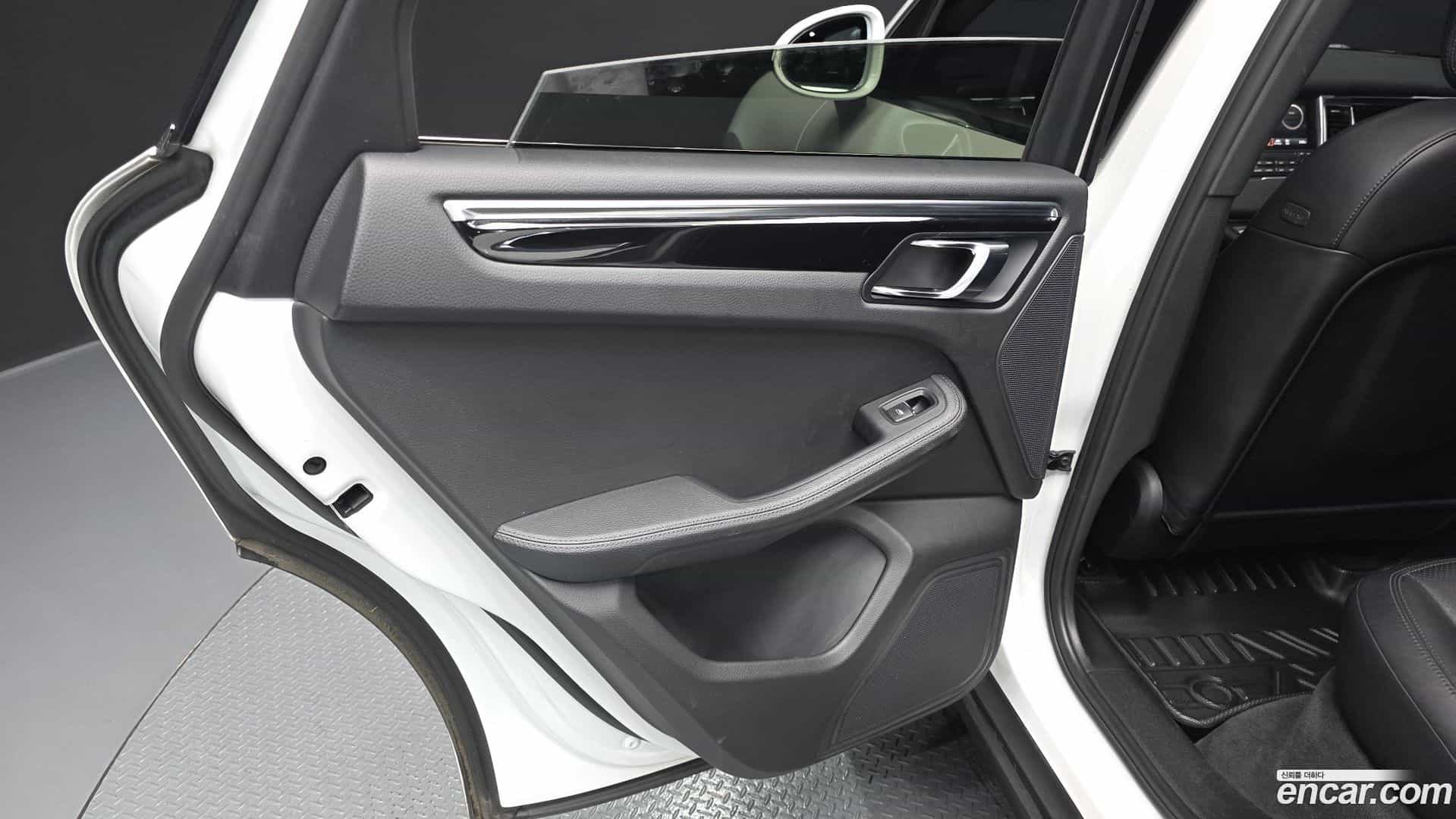 Macan Porsche 2017.11-INNER-035