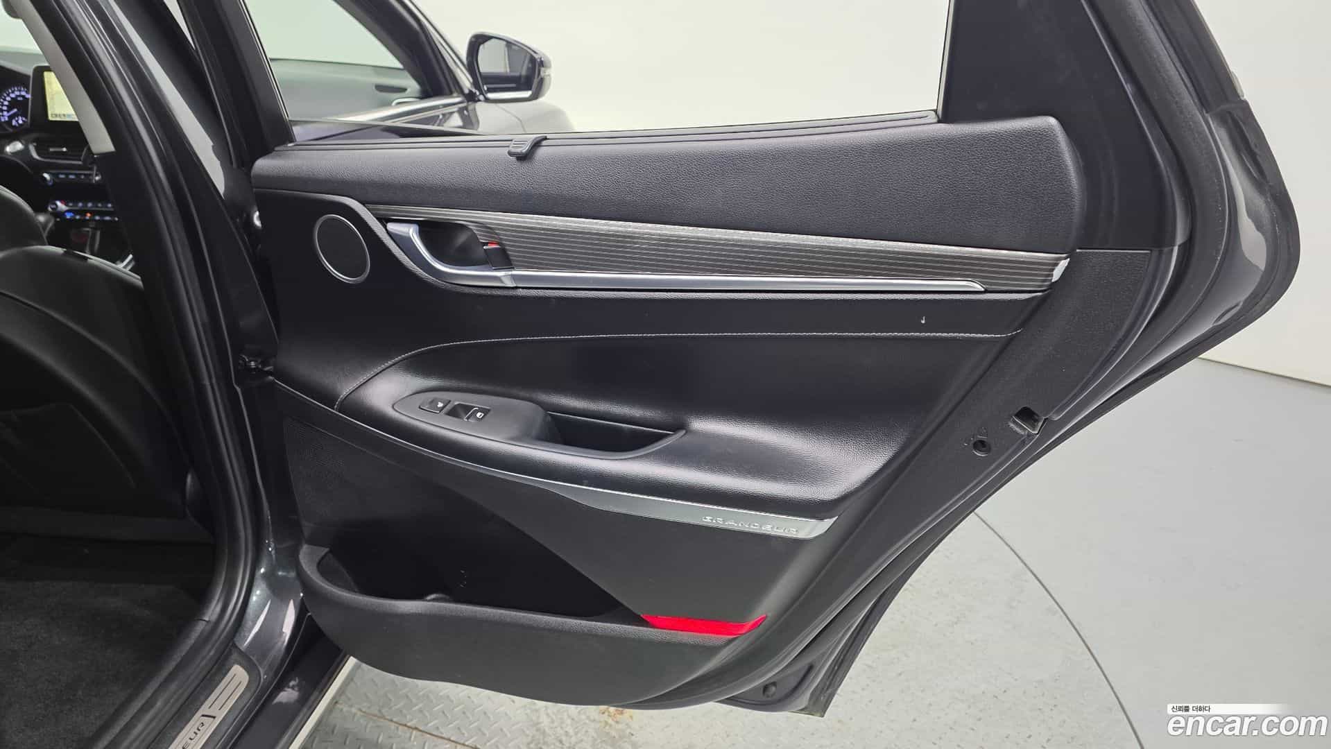 Grandeur Hyundai 2018.2-INNER-035