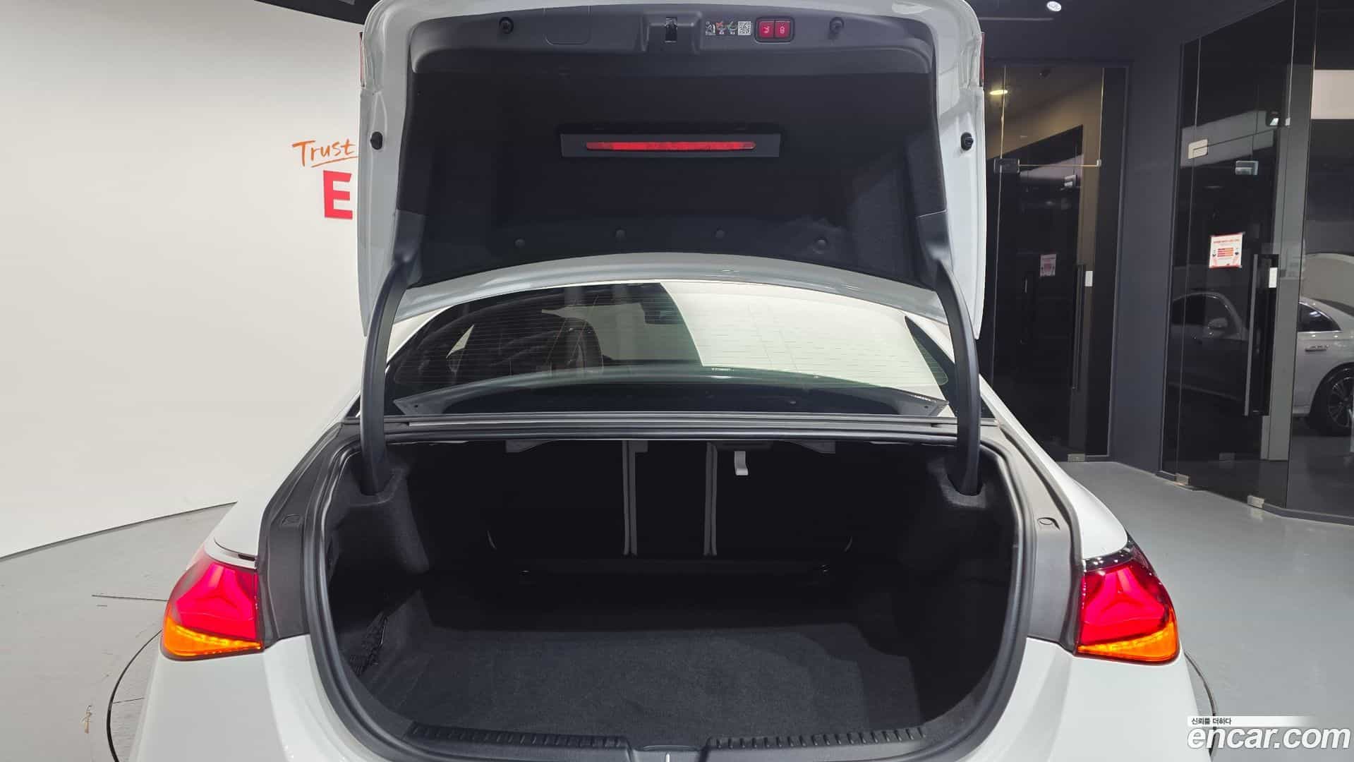 E-Class Mercedes-Benz 2024.8-OPTION-024