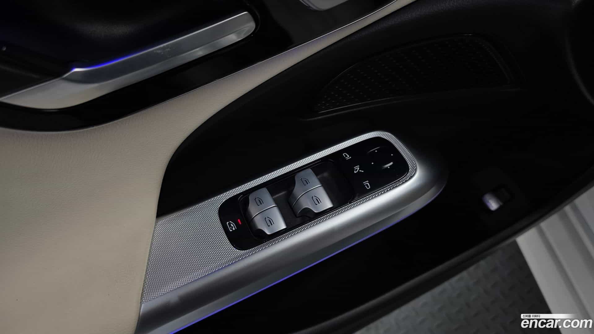 E-Class Mercedes-Benz 2024.8-OPTION-040