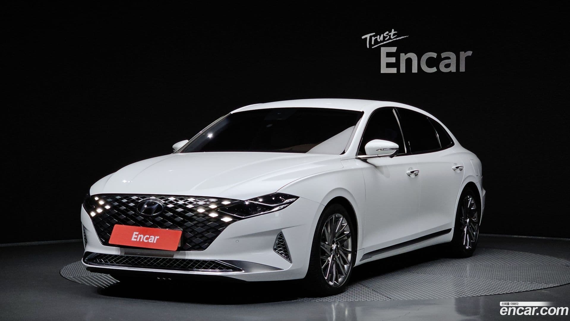 Main__Slider__Photo:Grandeur Hyundai 2020.1-0