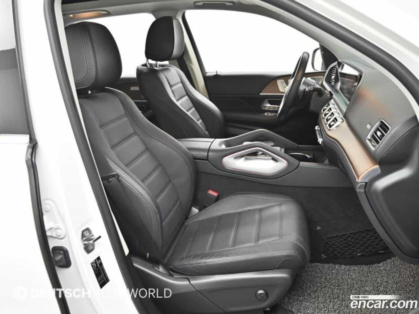 GLE-Class Mercedes-Benz 2020.11-INNER-010