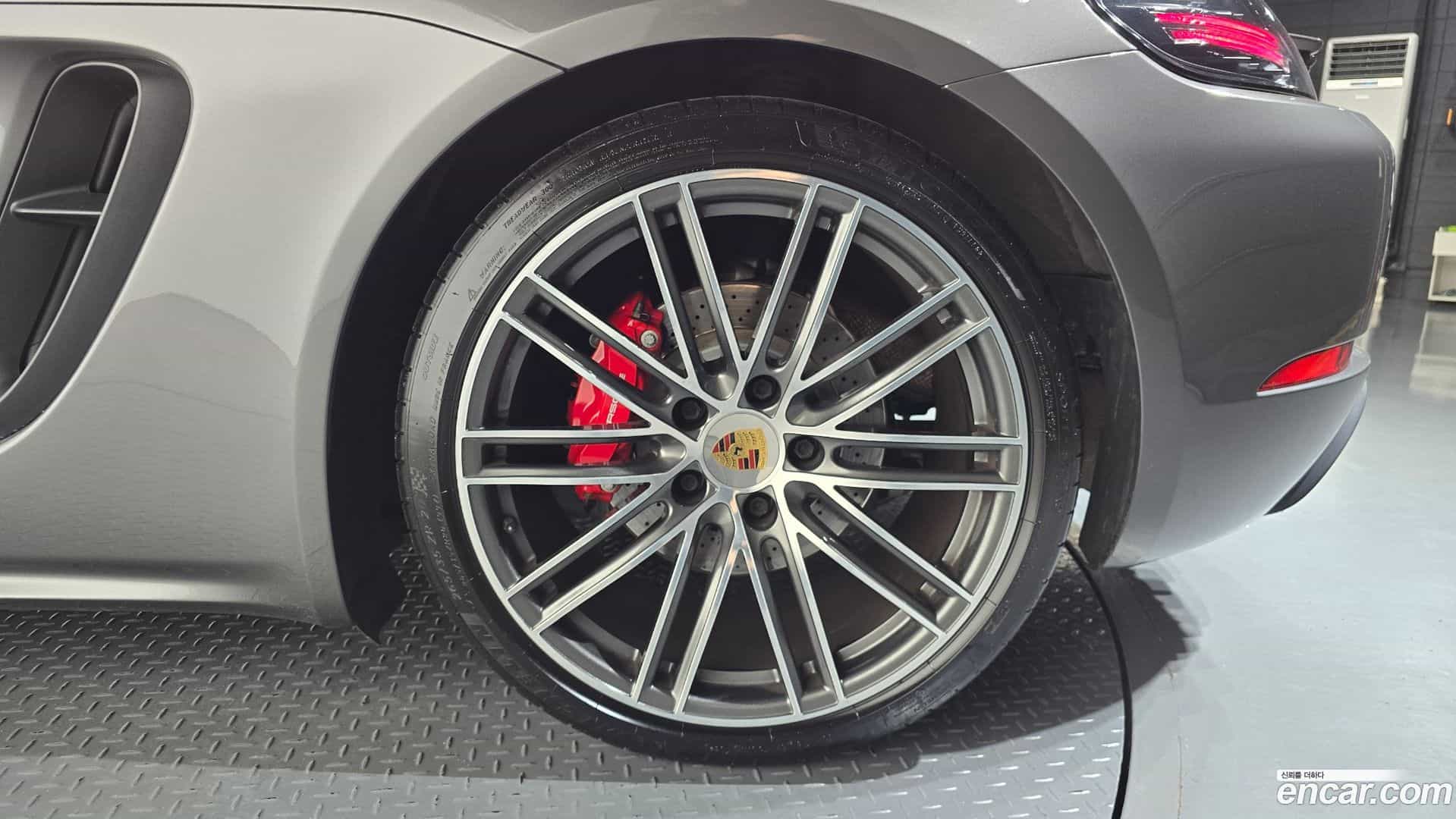 718 Porsche 2021.5-OUTER-031