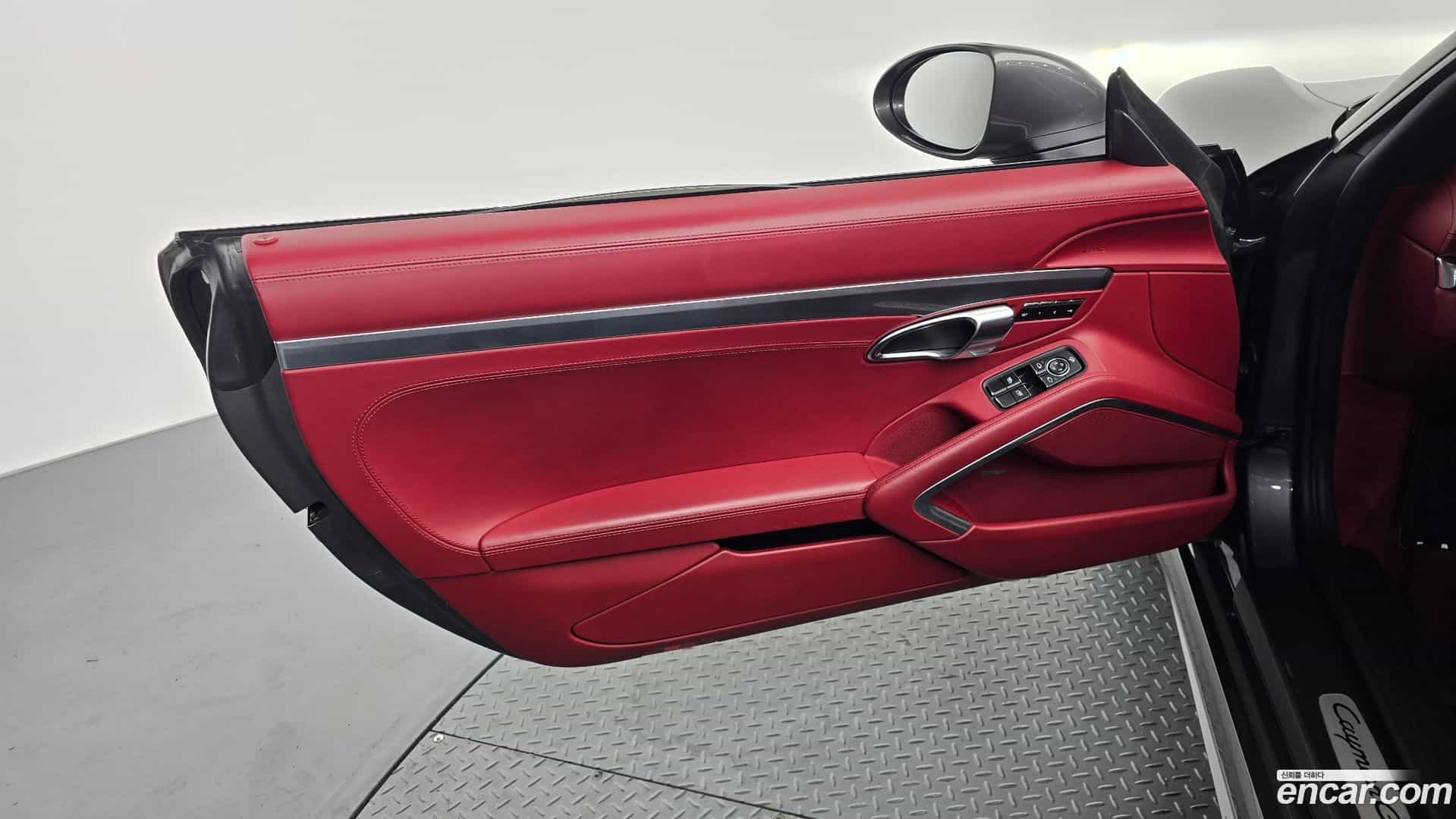 718 Porsche 2021.5-INNER-035