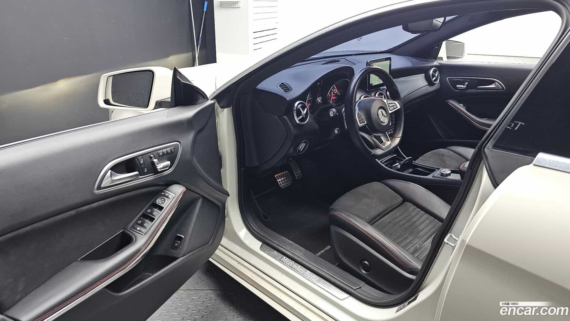 CLA-Class Mercedes-Benz 2016.7-INNER-010