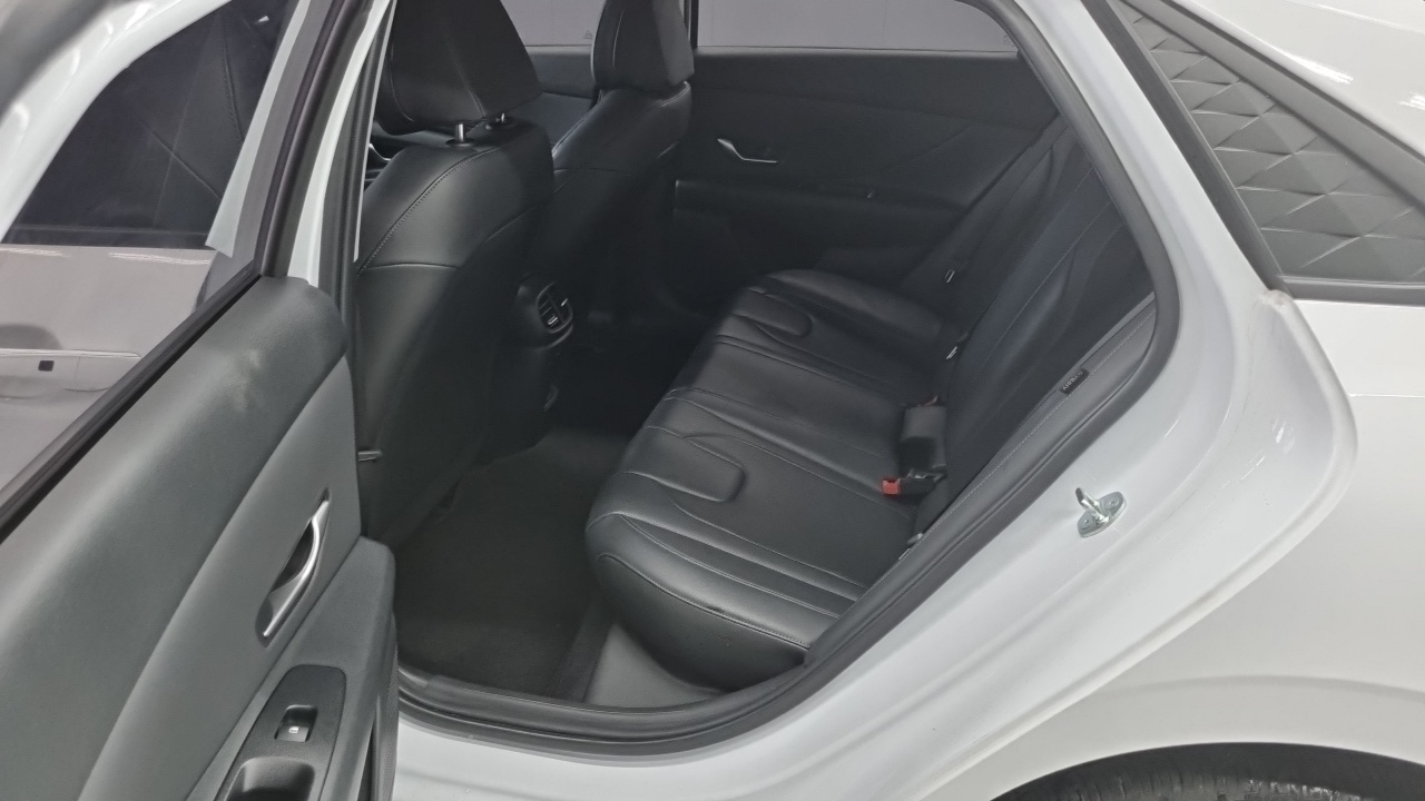 AVANTE Hyundai 2024.10-OPTION-015