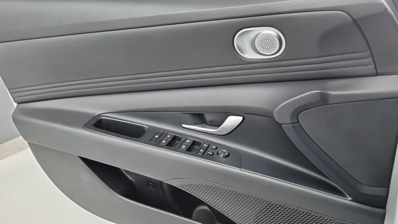 AVANTE Hyundai 2024.10-OPTION-020