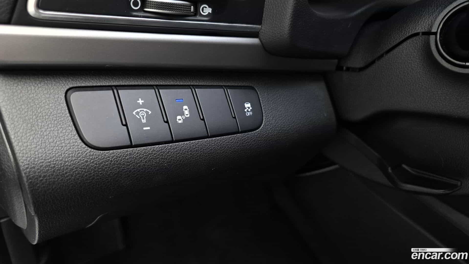 AVANTE Hyundai 2017.9-OPTION-021