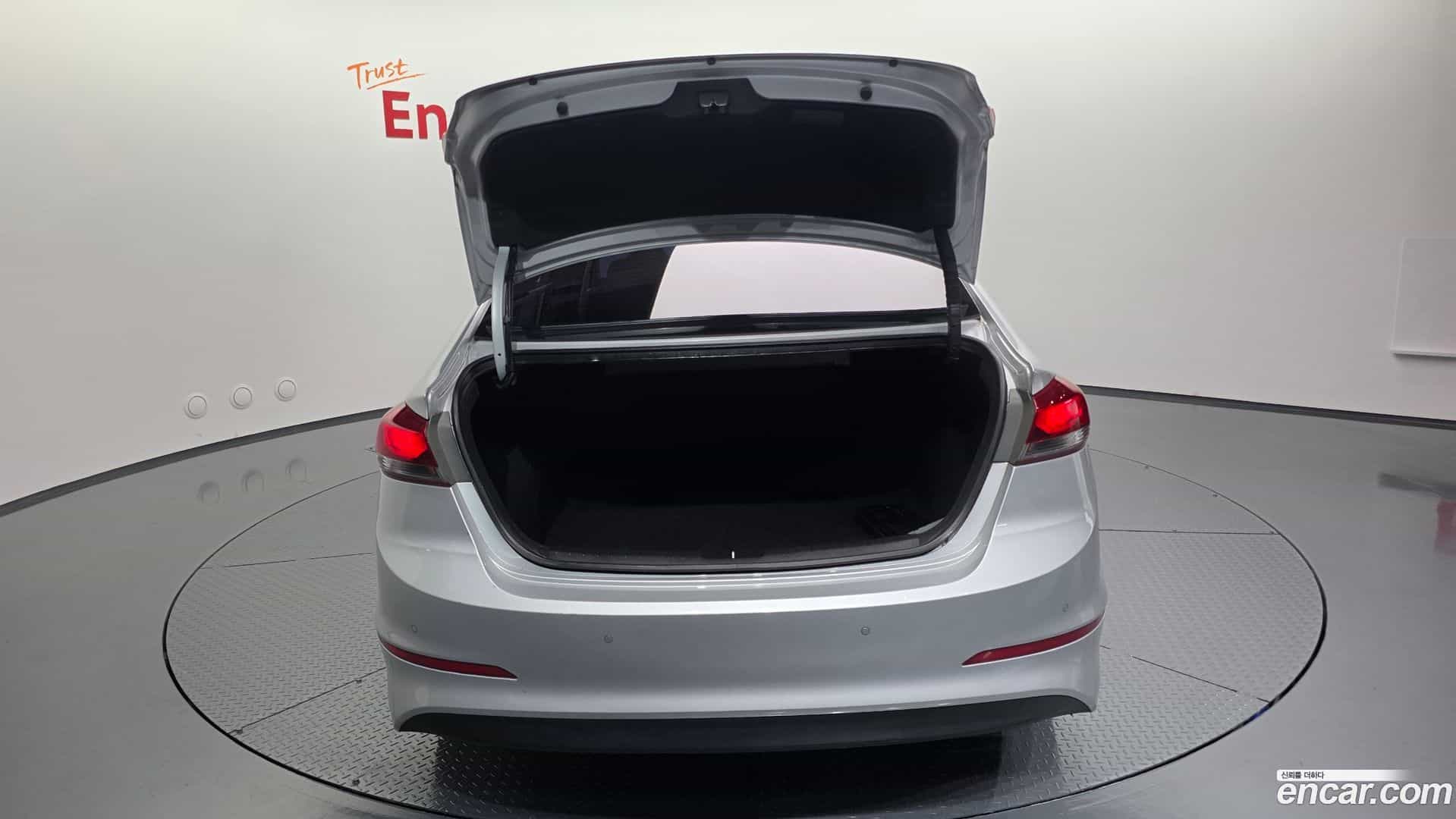 AVANTE Hyundai 2017.9-OPTION-024