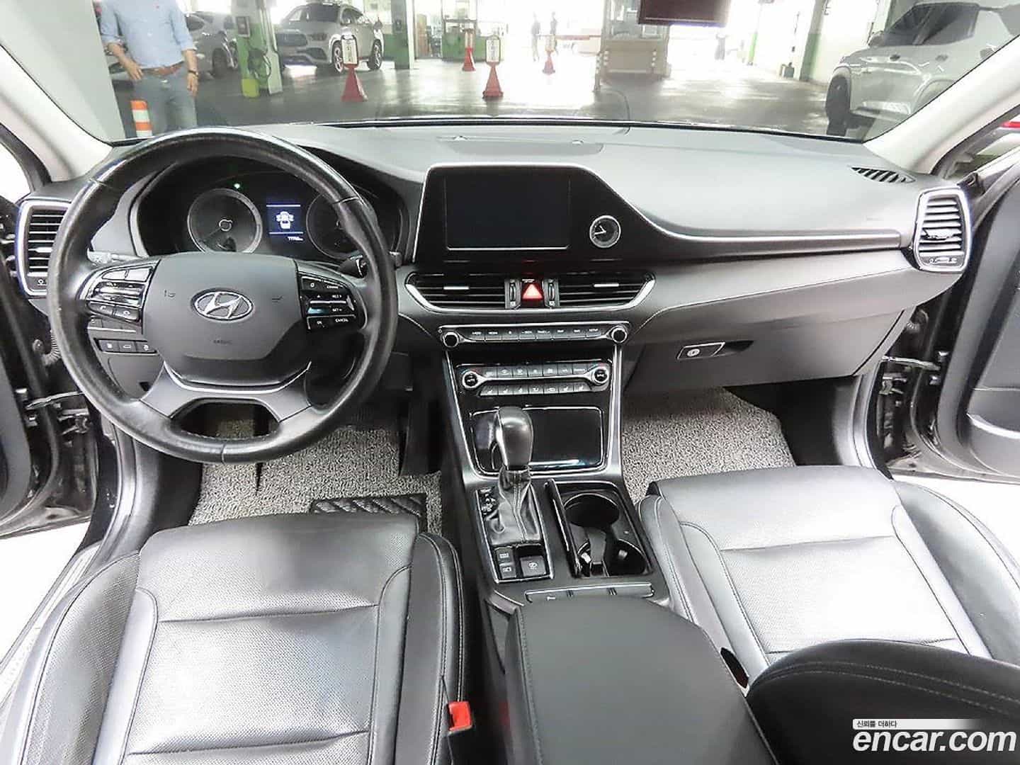 Grandeur Hyundai 2017.1-INNER-007