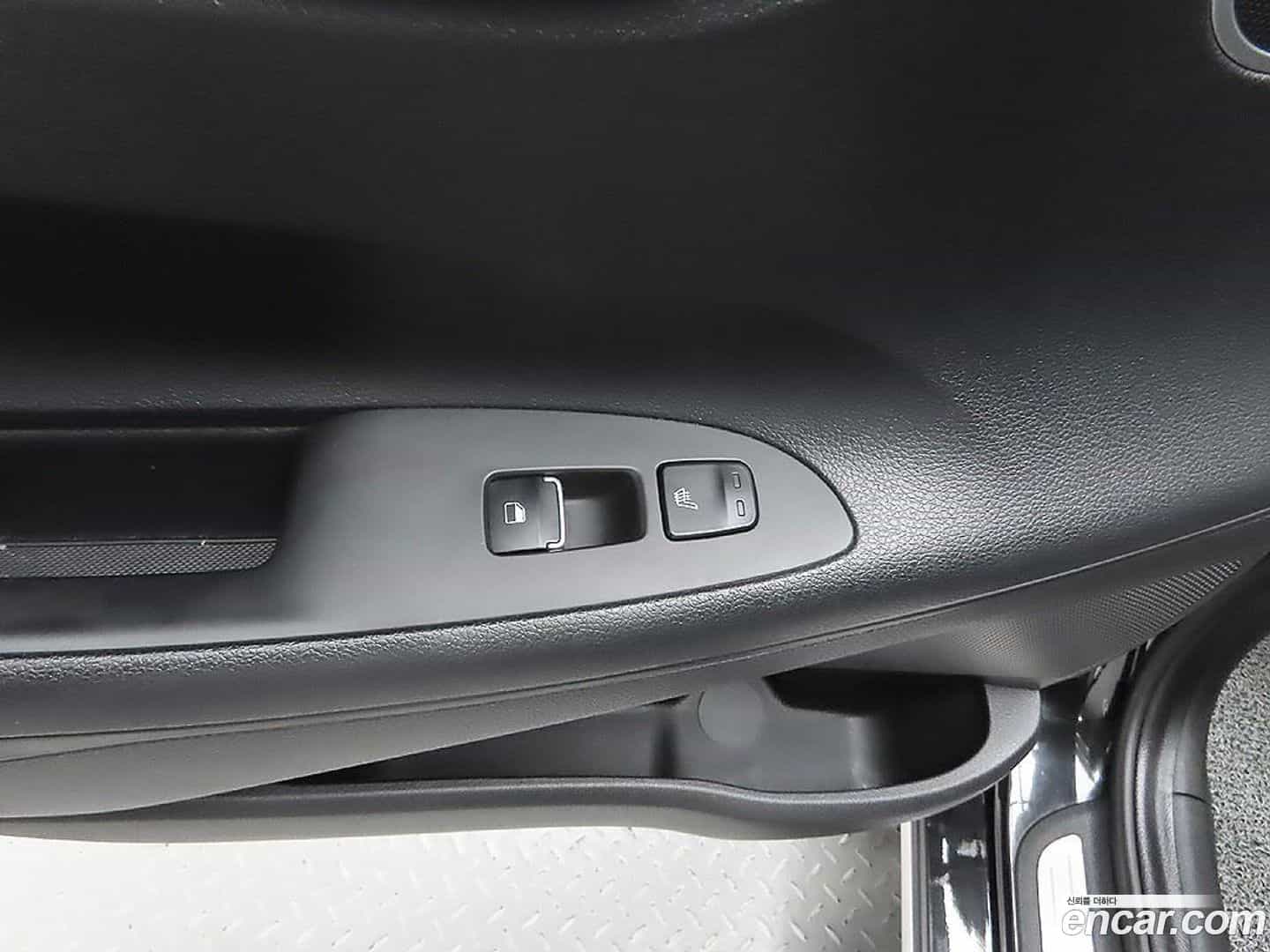 Grandeur Hyundai 2017.1-OPTION-015