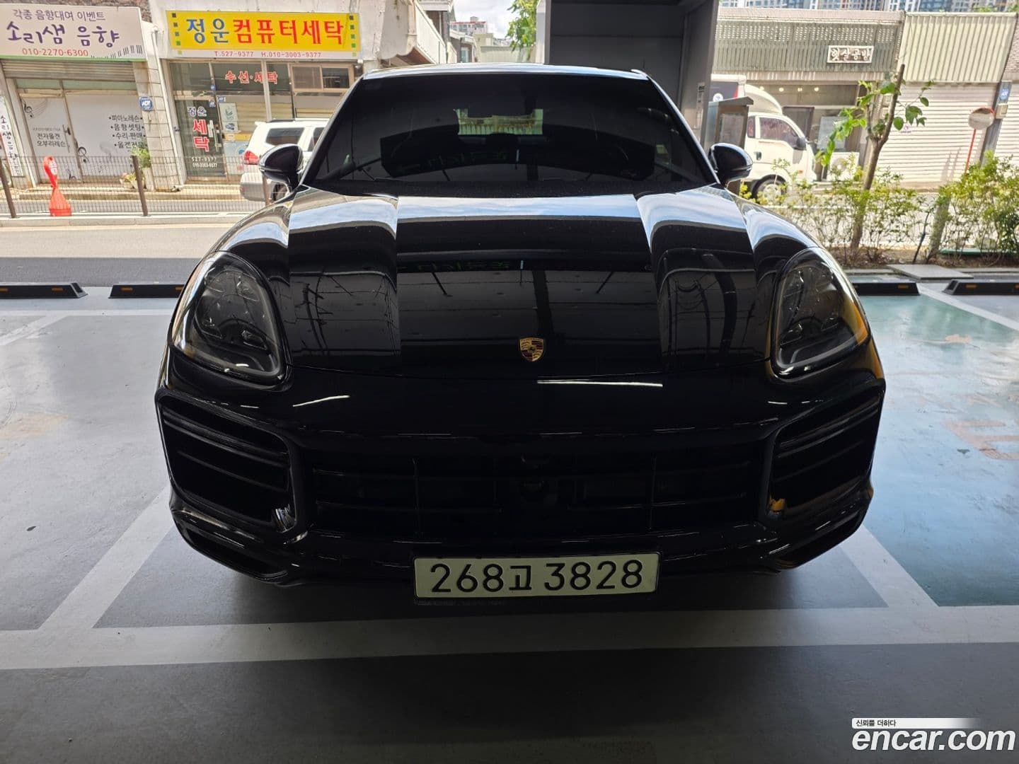 Main__Slider__Photo:Cayenne Porsche 2020.5-0