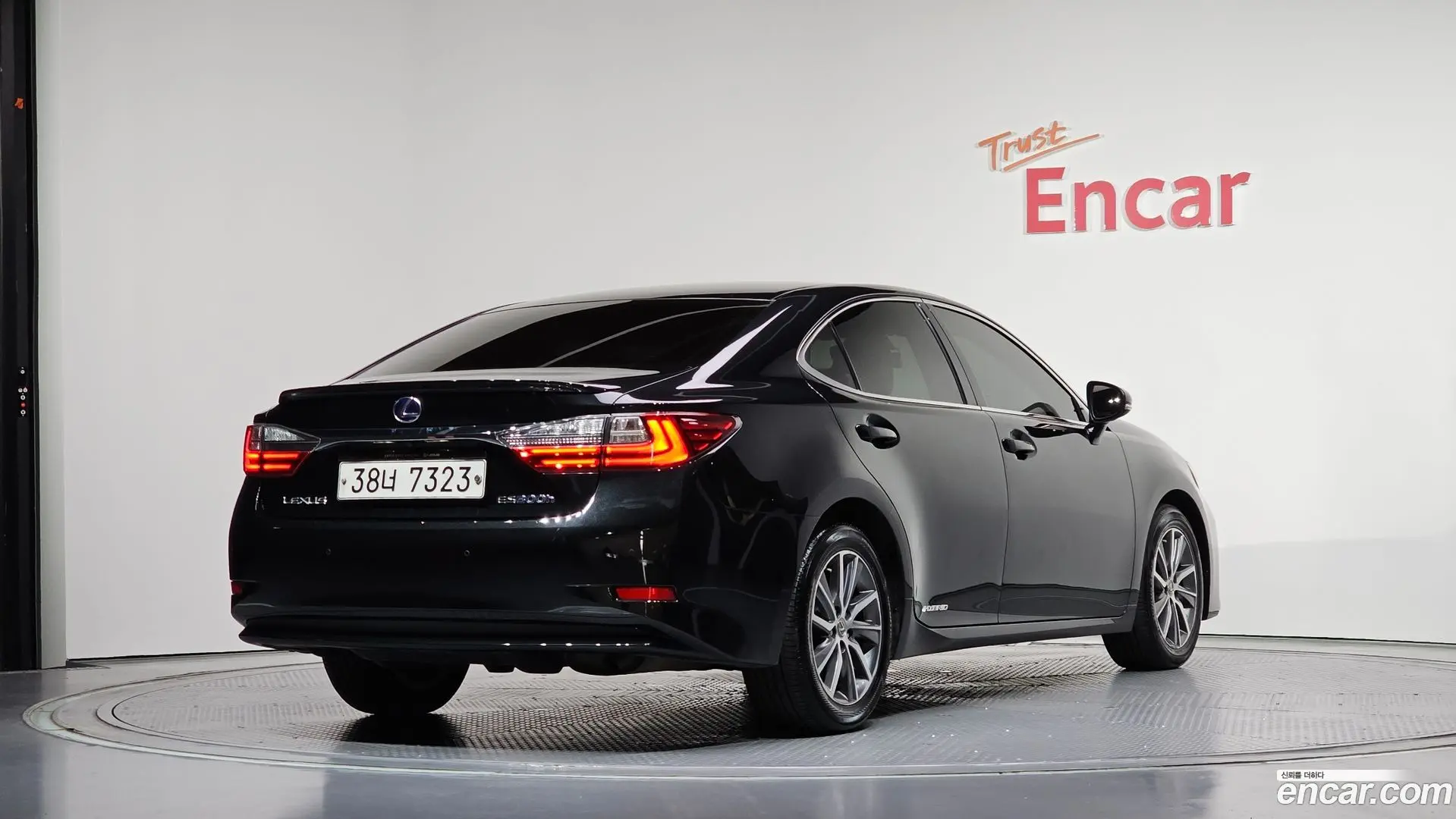 Main__Slider__Photo:ES Lexus 2018.4-1