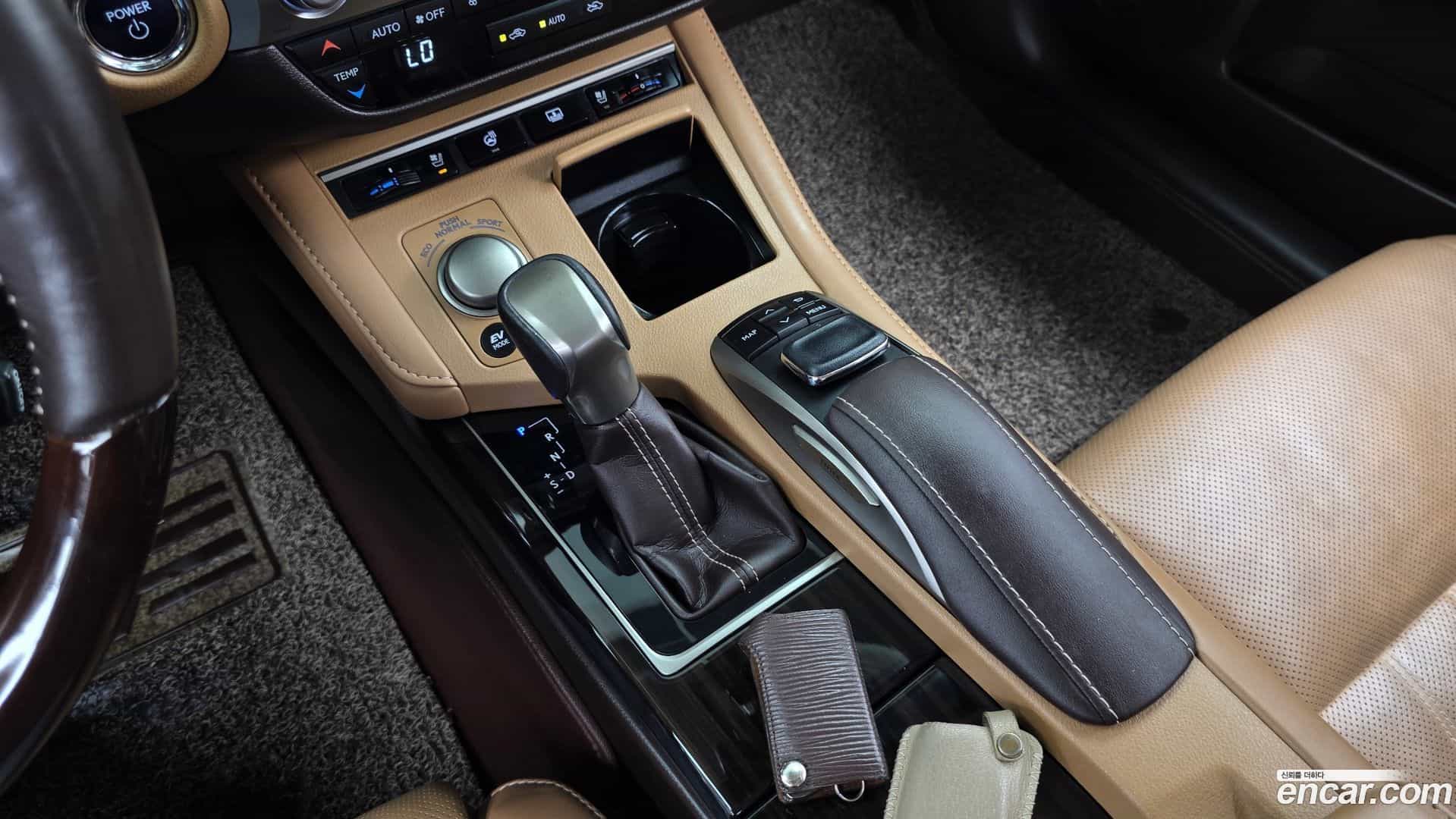 ES Lexus 2018.4-INNER-009